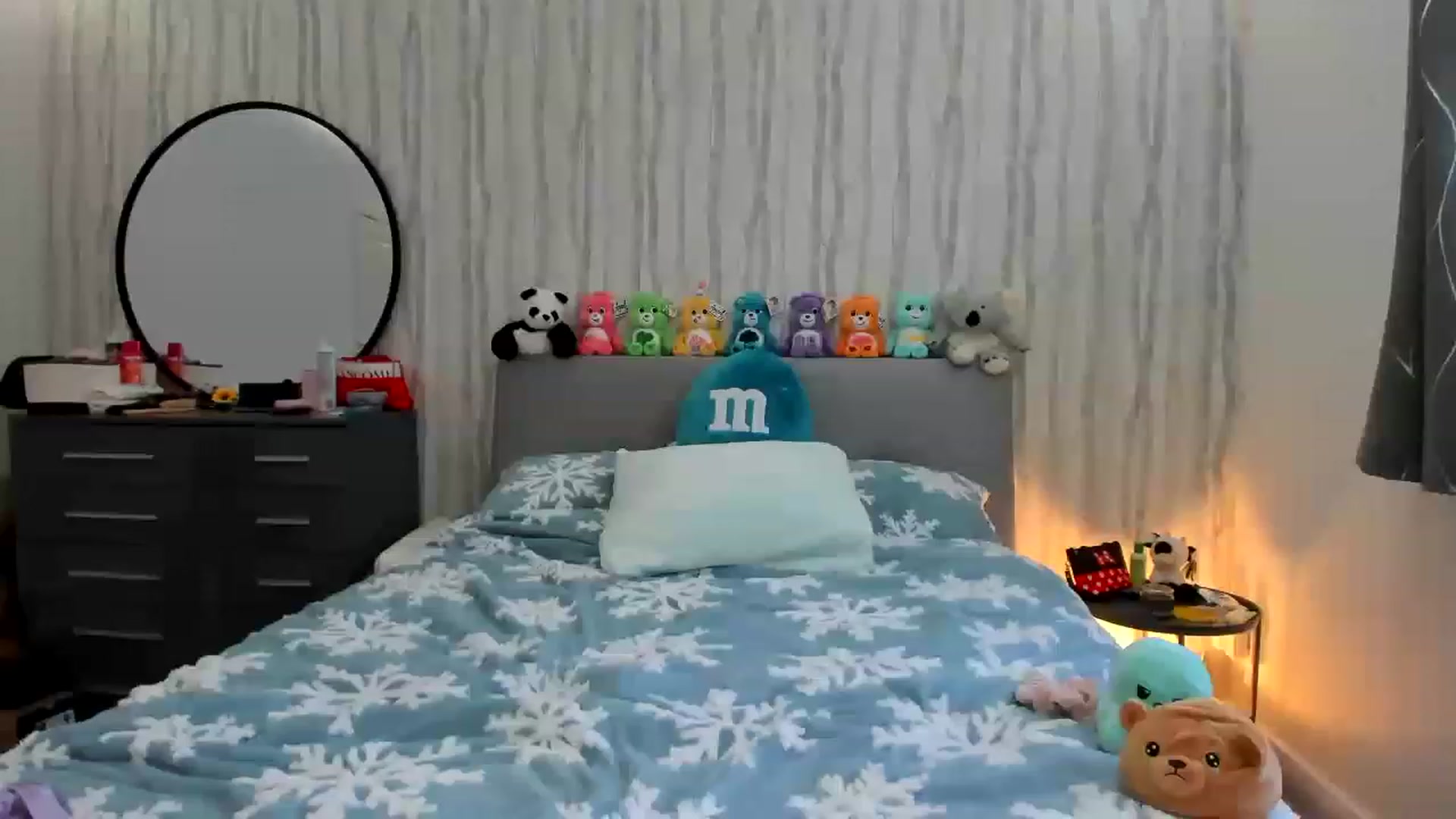Gallery image thumbnail from JessieBear_'s myfreecams stream on, 12/07/2022, 16:04 image 16 of 20