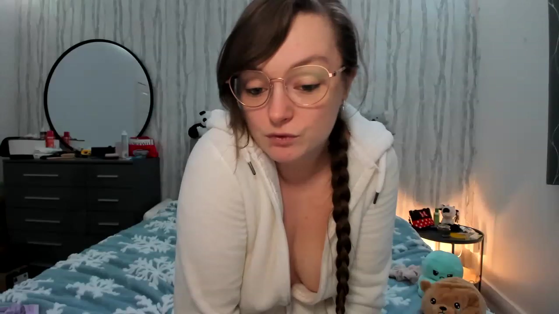 Gallery image thumbnail from JessieBear_'s myfreecams stream on, 12/07/2022, 18:11 image 6 of 20