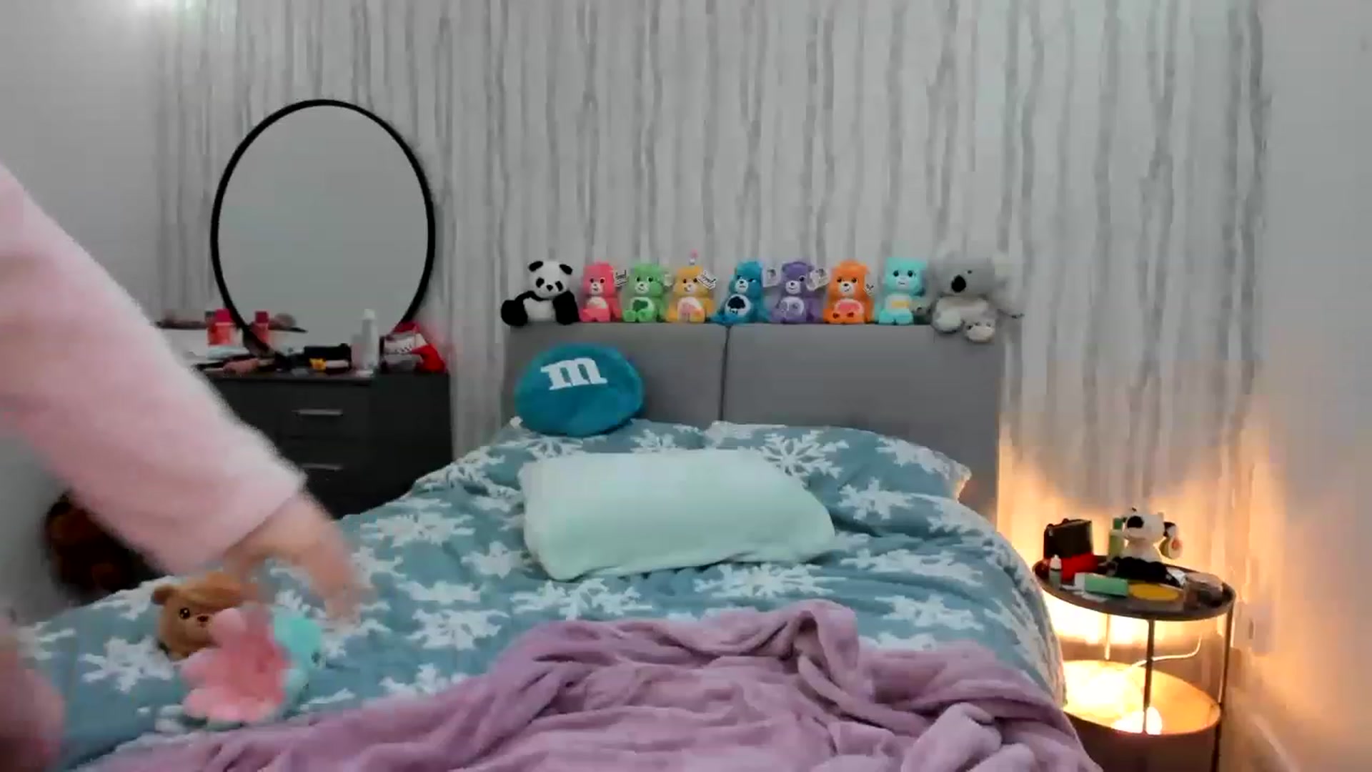 Gallery image thumbnail from JessieBear_'s myfreecams stream on, 12/20/2022, 20:21 image 11 of 20