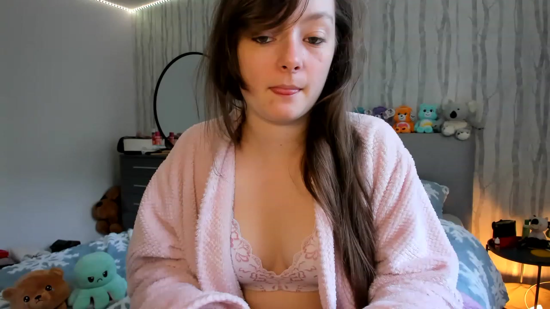 Gallery image thumbnail from JessieBear_'s myfreecams stream on, 12/21/2022, 14:27 image 17 of 20