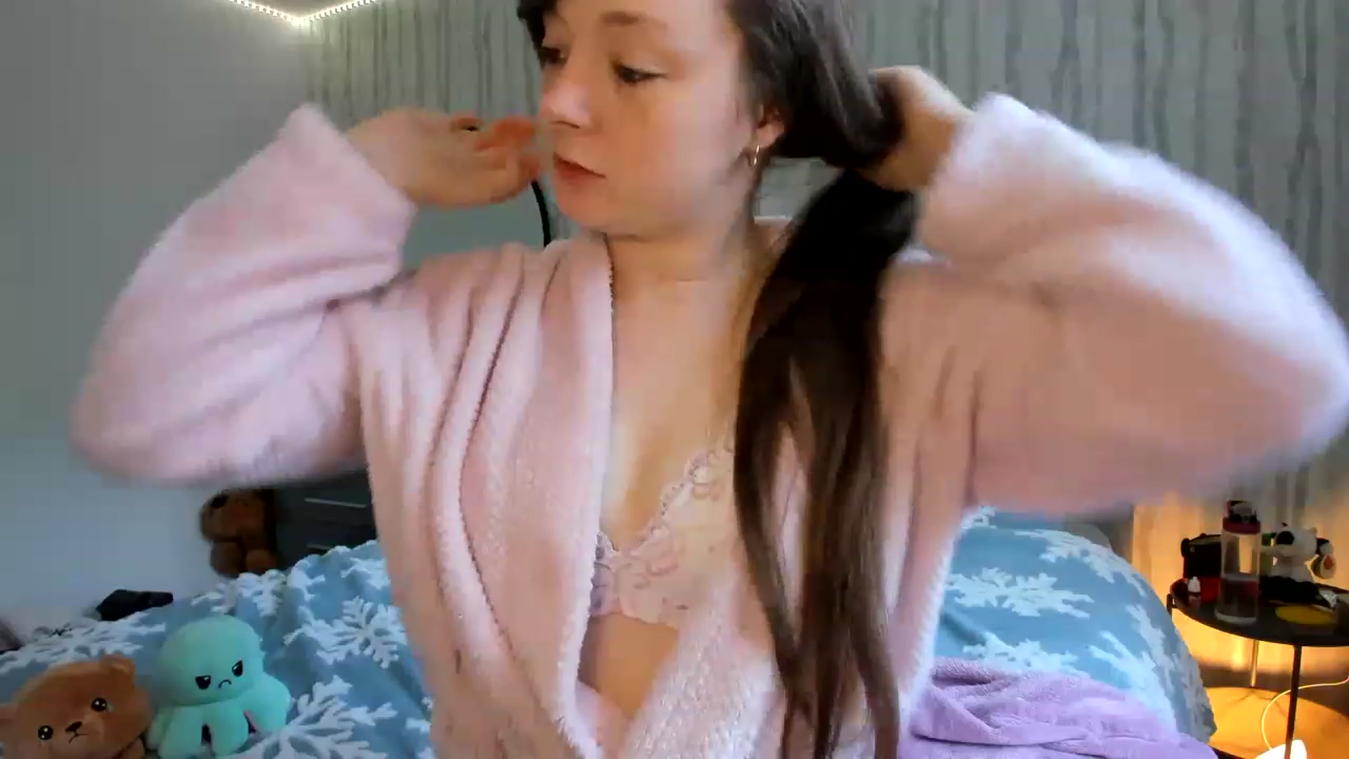 Gallery image thumbnail from JessieBear_'s myfreecams stream on, 12/21/2022, 14:27 image 7 of 20
