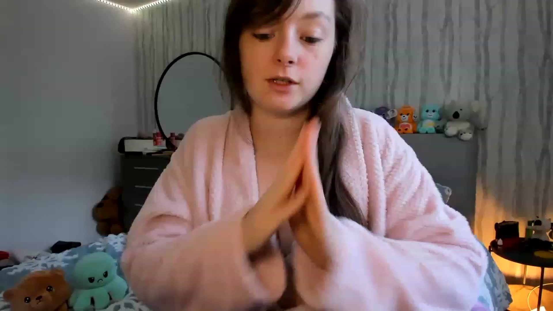 Gallery image thumbnail from JessieBear_'s myfreecams stream on, 12/21/2022, 14:27 image 14 of 20