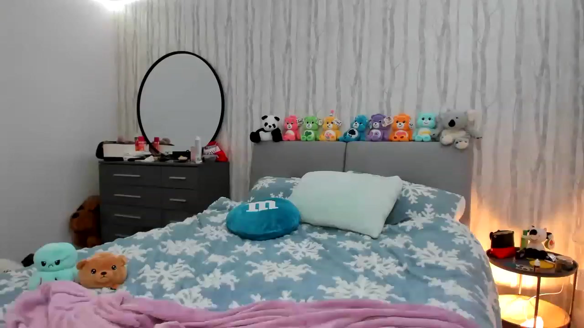 Gallery image thumbnail from JessieBear_'s myfreecams stream on, 12/22/2022, 16:16 image 17 of 20