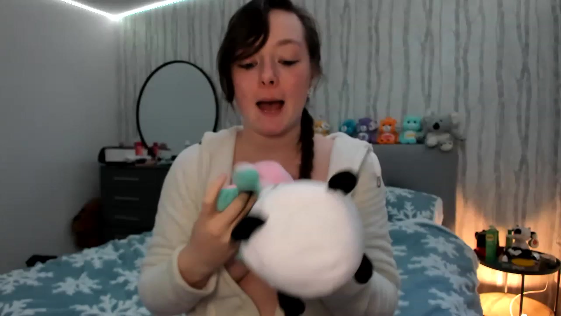 Gallery image thumbnail from JessieBear_'s myfreecams stream on, 12/23/2022, 16:19 image 12 of 20