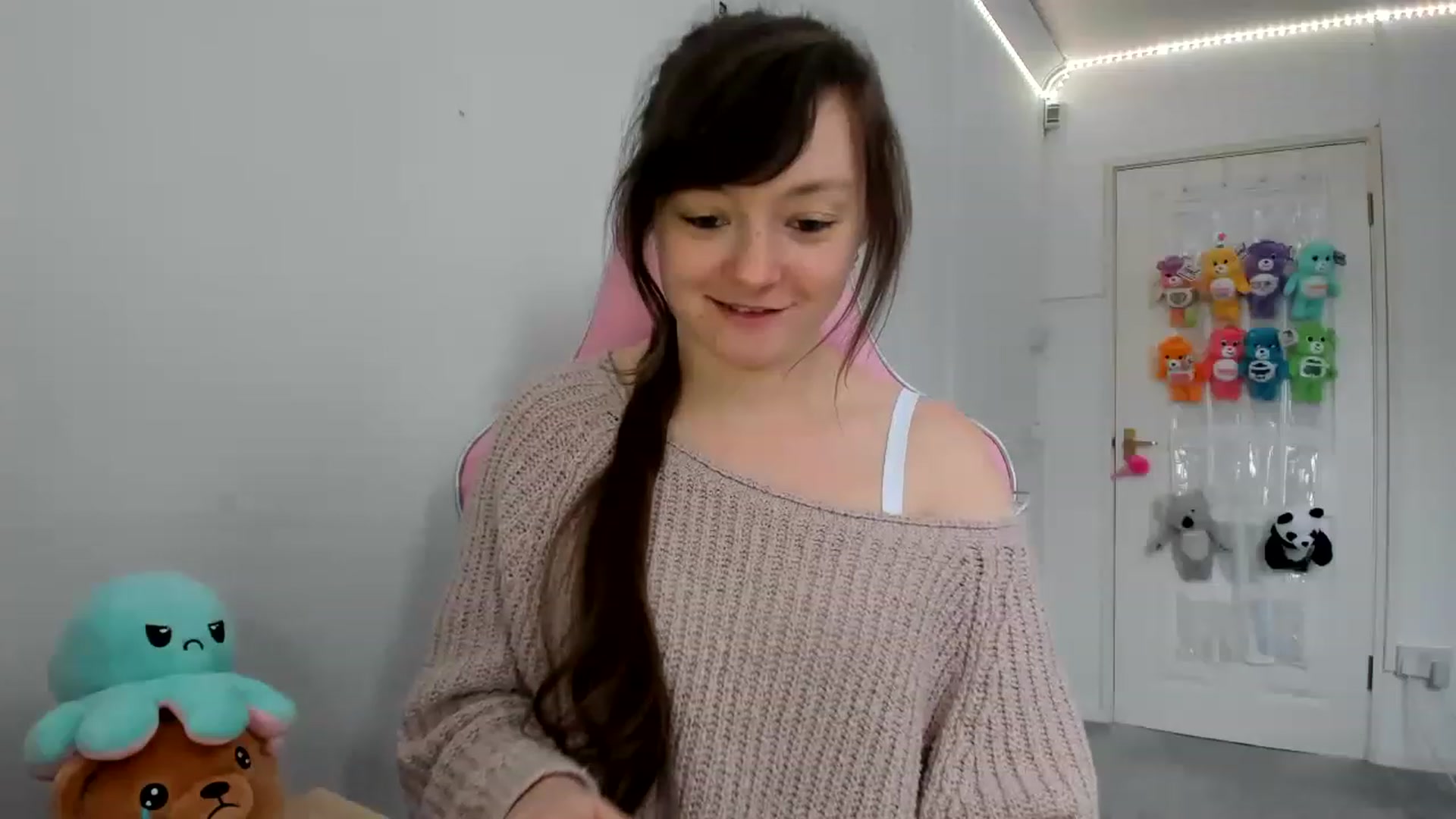 Gallery image thumbnail from JessieBear_'s myfreecams stream on, 02/01/2023, 15:36 image 18 of 20