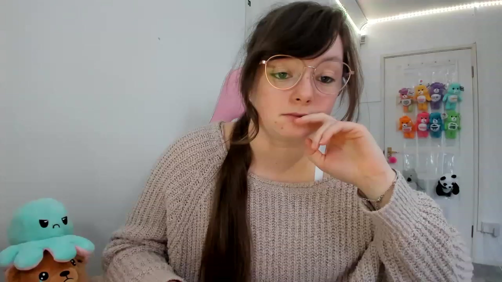 Gallery image thumbnail from JessieBear_'s myfreecams stream on, 02/01/2023, 16:52 image 3 of 20