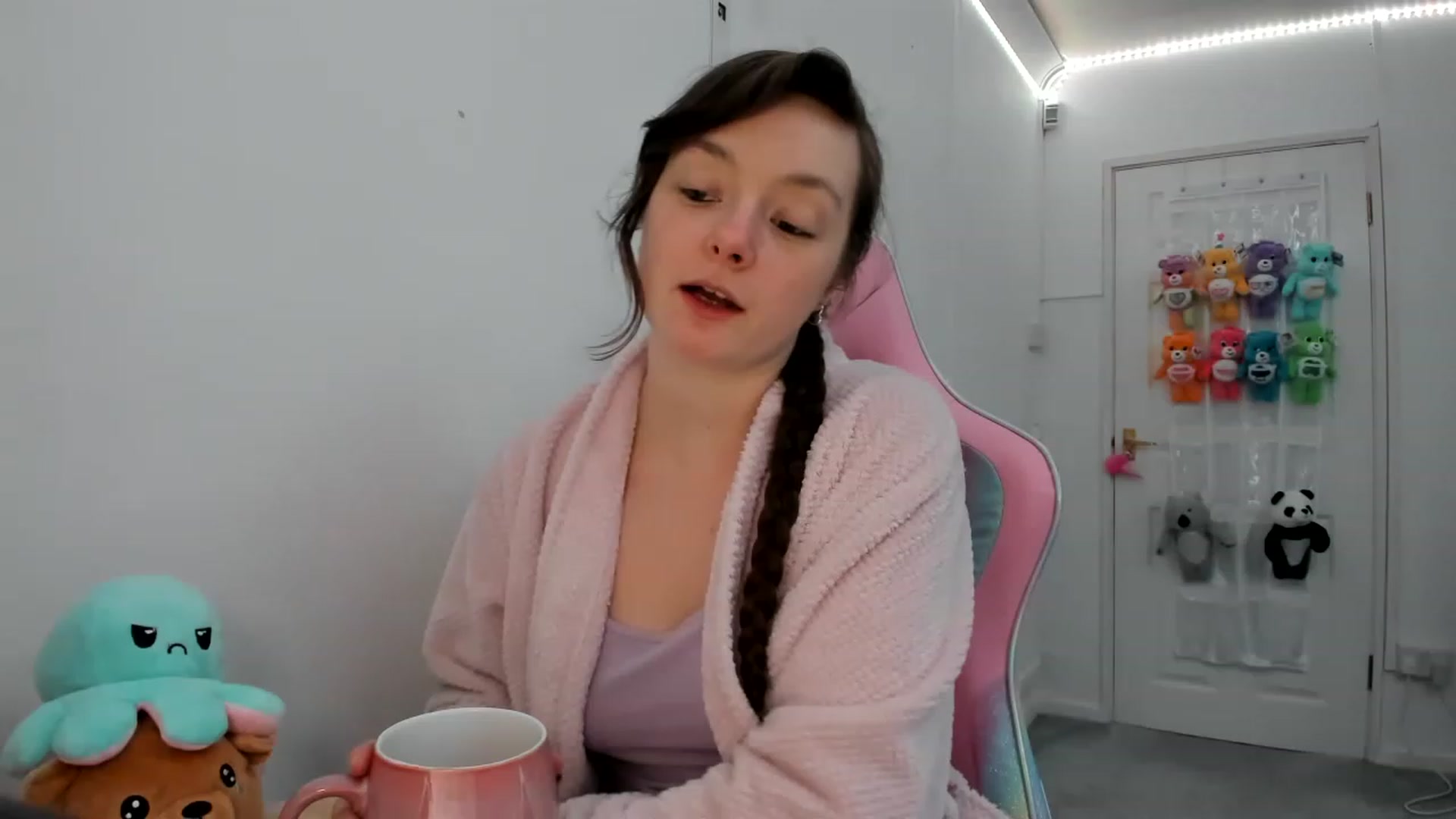 Gallery image thumbnail from JessieBear_'s myfreecams stream on, 02/06/2023, 22:12 image 1 of 20