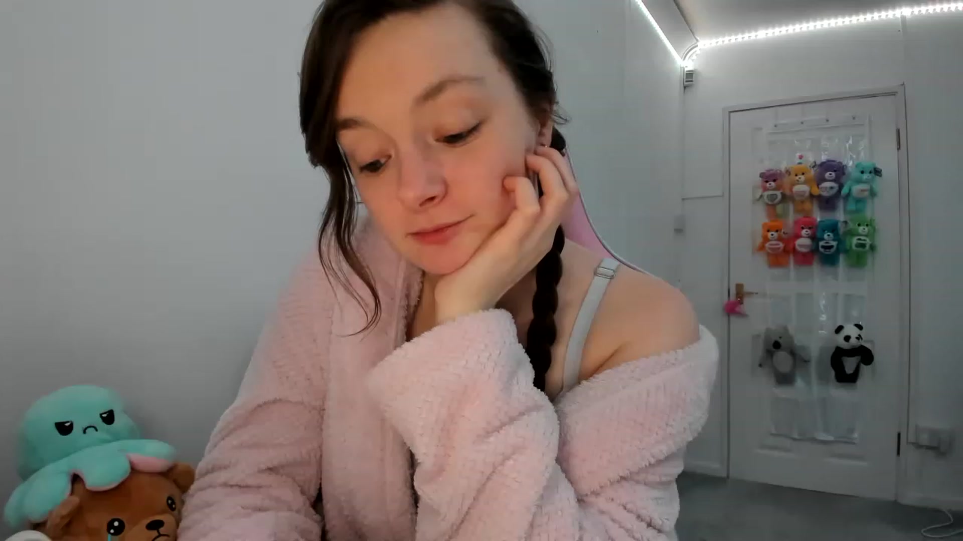 Gallery image thumbnail from JessieBear_'s myfreecams stream on, 02/07/2023, 22:12 image 4 of 20