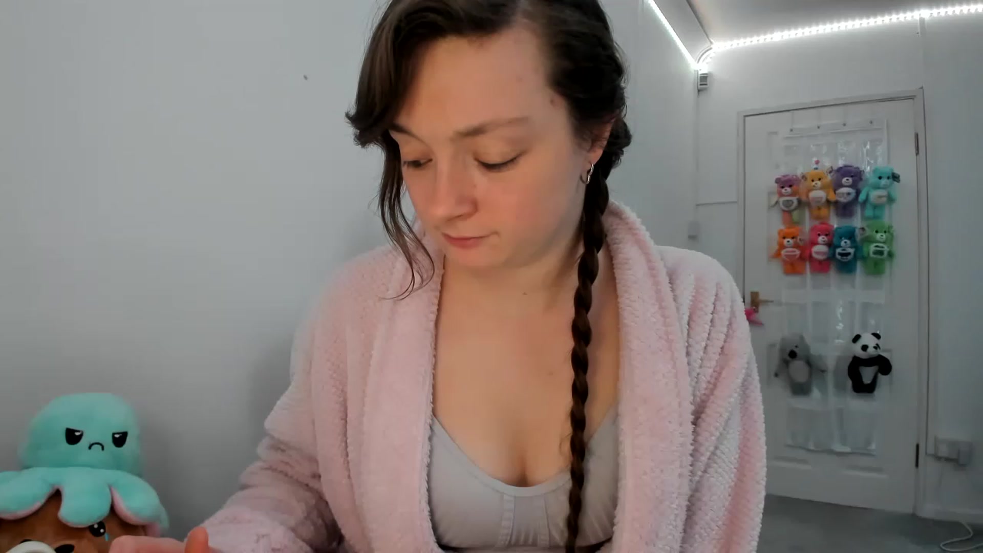 Gallery image thumbnail from JessieBear_'s myfreecams stream on, 02/07/2023, 22:12 image 13 of 20