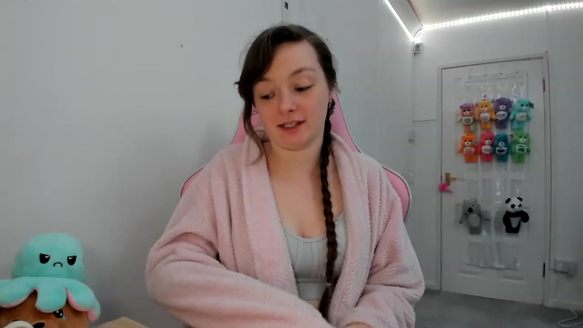 Gallery image thumbnail from JessieBear_'s myfreecams stream on, 02/07/2023, 22:12 image 12 of 20