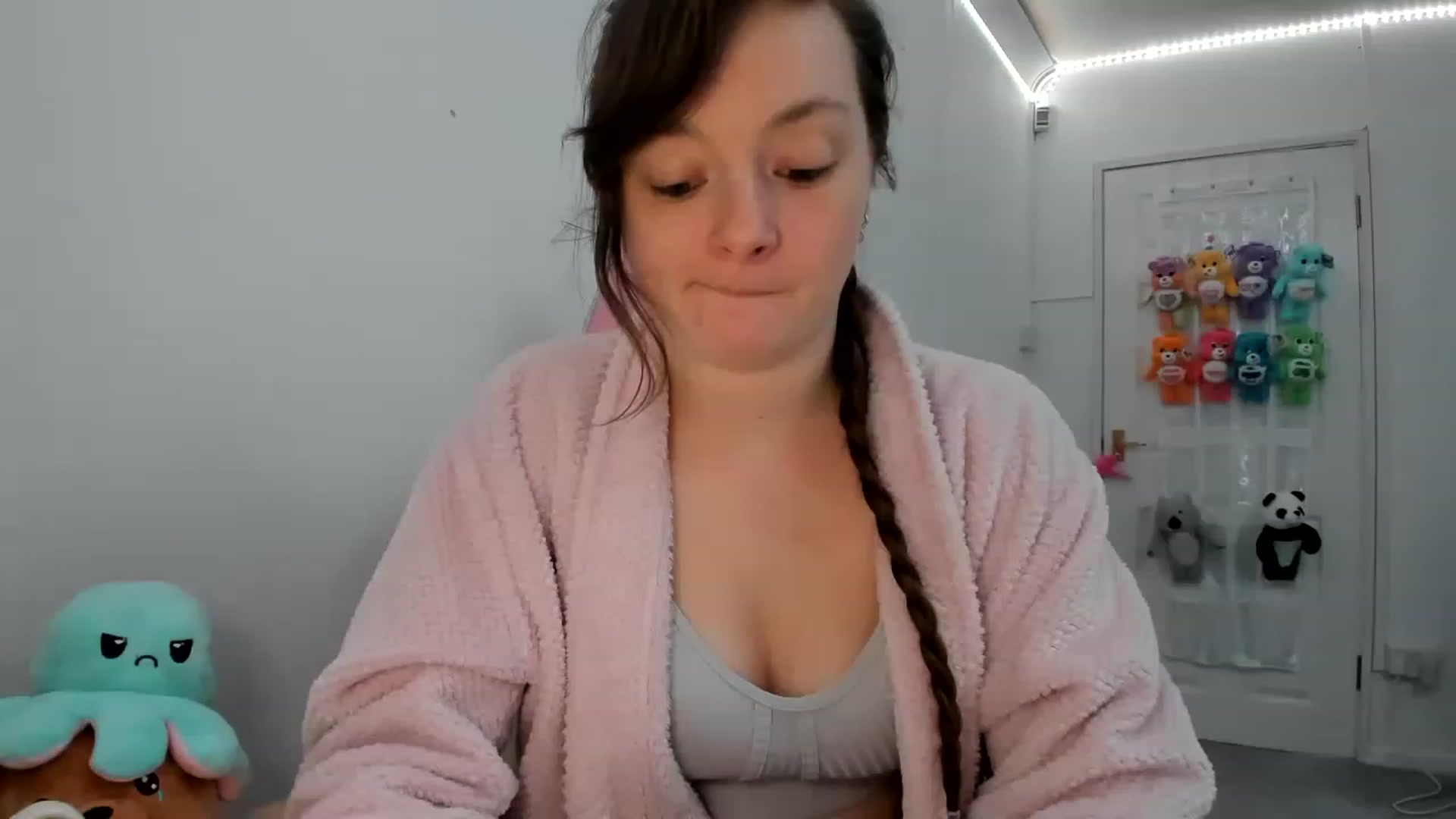 Gallery image thumbnail from JessieBear_'s myfreecams stream on, 02/07/2023, 22:12 image 10 of 20
