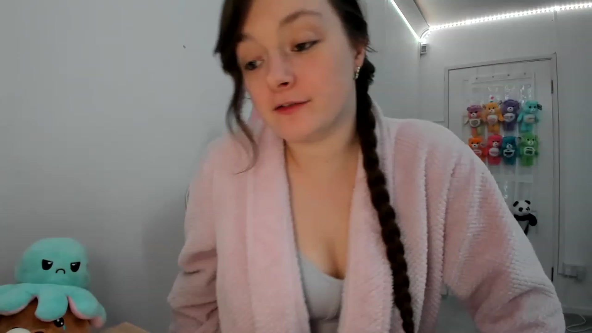 Gallery image thumbnail from JessieBear_'s myfreecams stream on, 02/07/2023, 22:12 image 7 of 20
