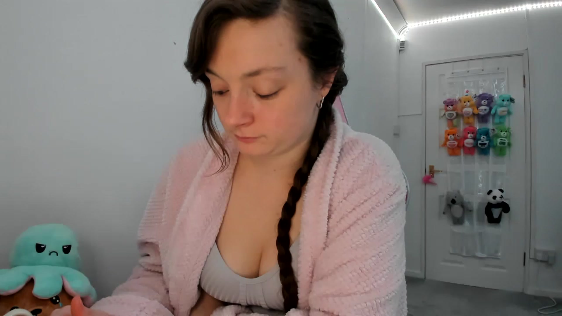 Gallery image thumbnail from JessieBear_'s myfreecams stream on, 02/07/2023, 22:12 image 9 of 20