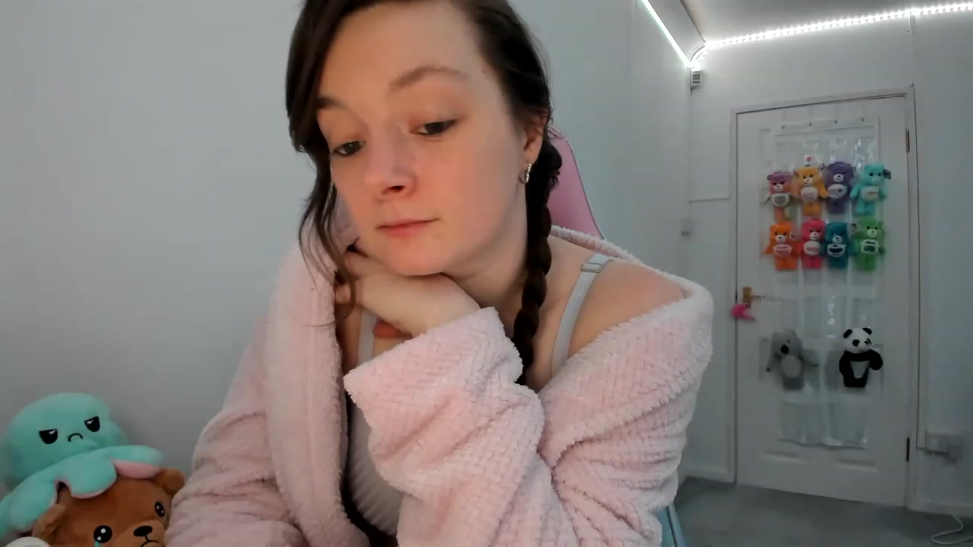 Gallery image thumbnail from JessieBear_'s myfreecams stream on, 02/07/2023, 22:12 image 5 of 20
