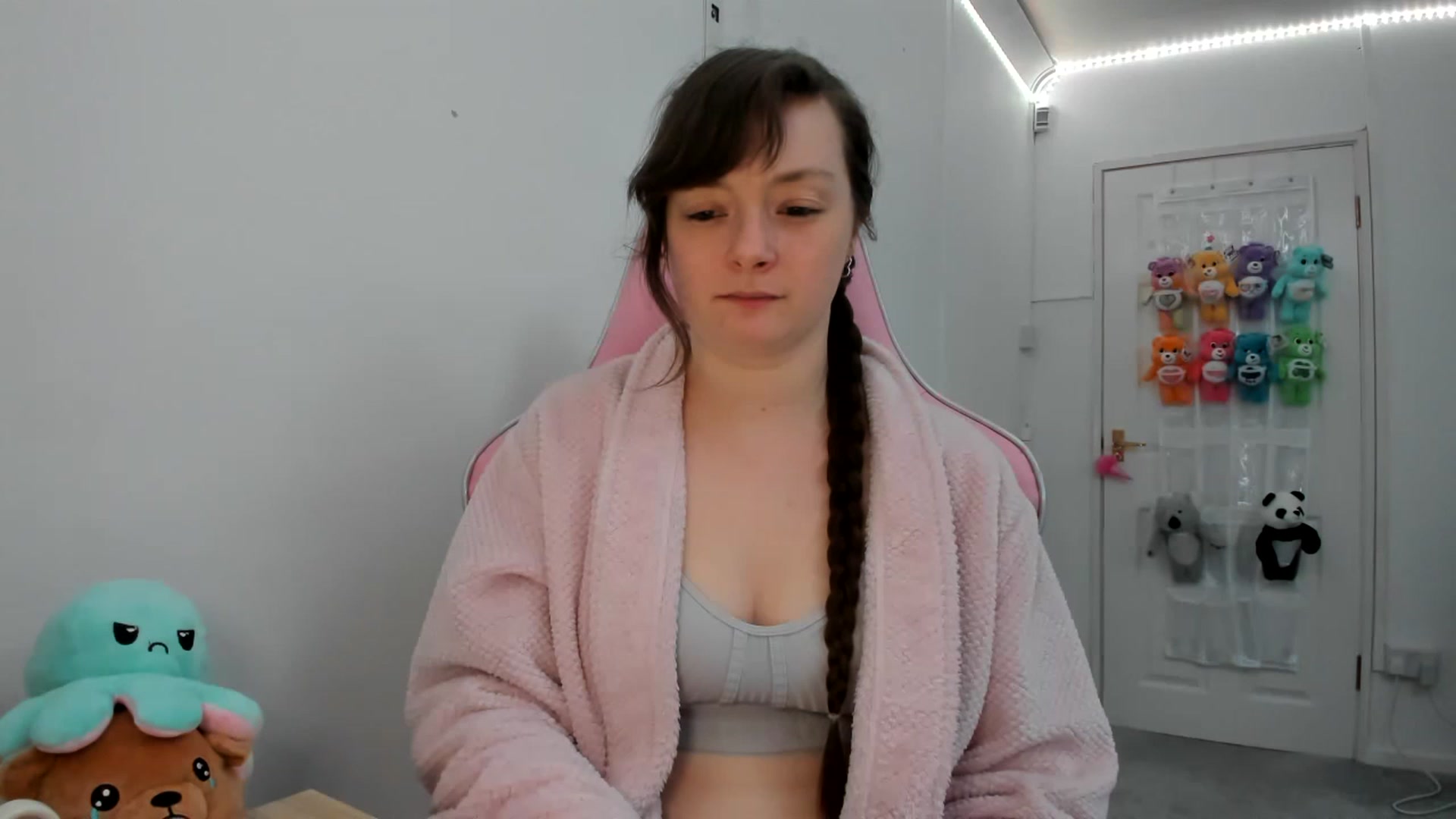 Gallery image thumbnail from JessieBear_'s myfreecams stream on, 02/07/2023, 22:12 image 1 of 20