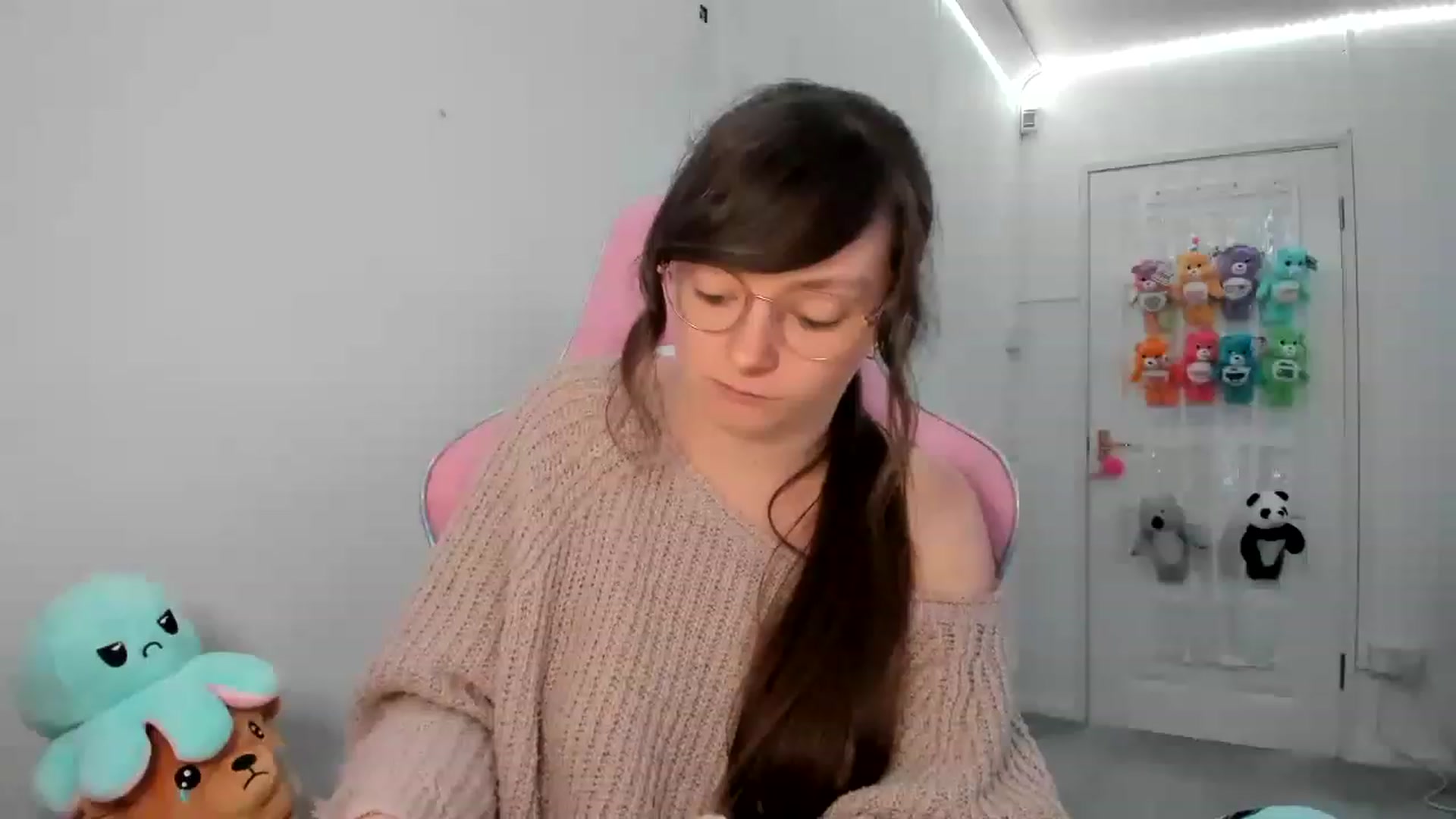 Gallery image thumbnail from JessieBear_'s myfreecams stream on, 02/08/2023, 17:33 image 14 of 20