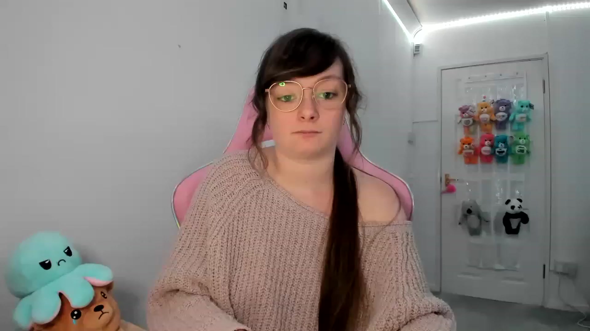Gallery image thumbnail from JessieBear_'s myfreecams stream on, 02/08/2023, 17:33 image 17 of 20
