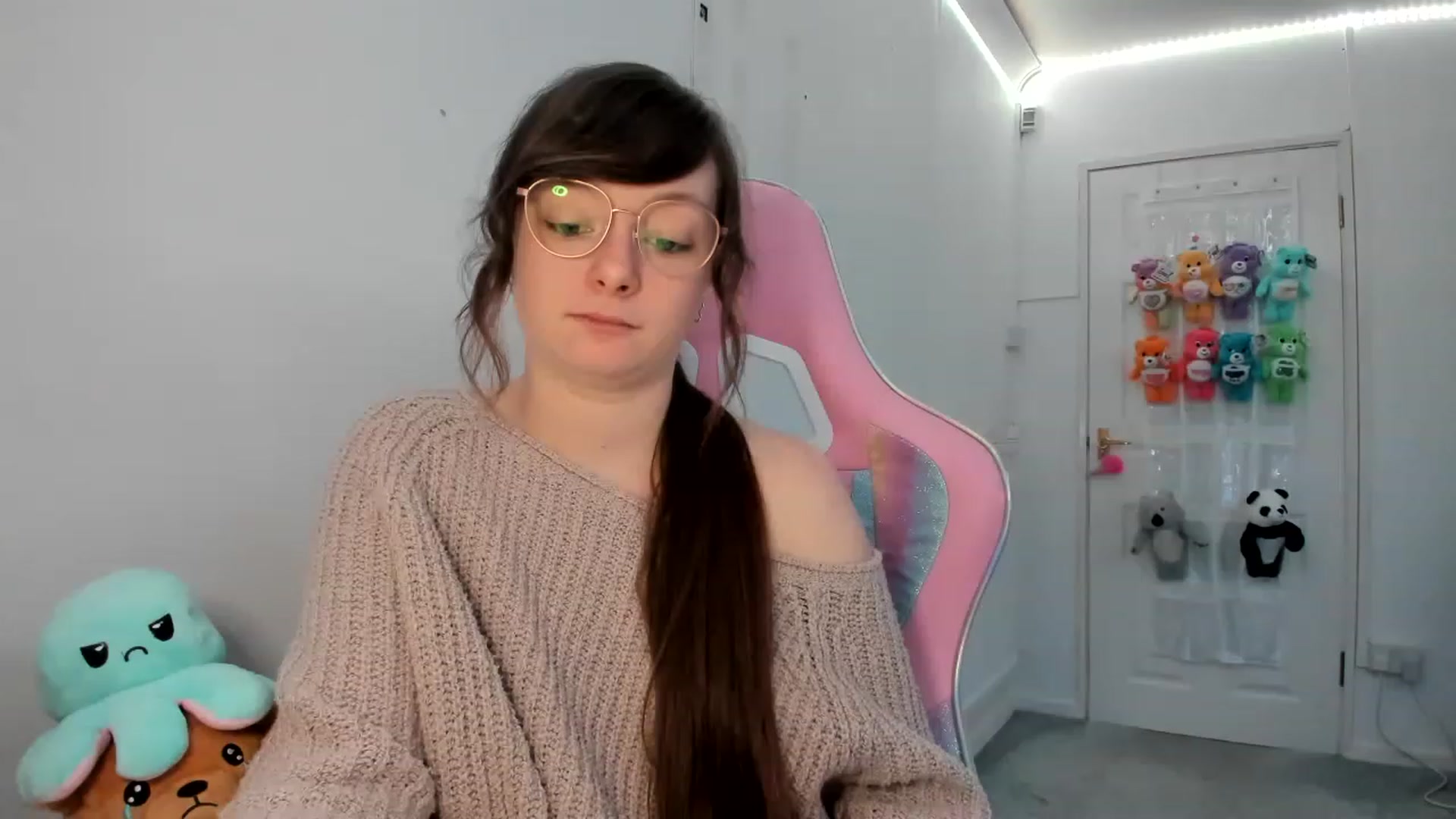 Gallery image thumbnail from JessieBear_'s myfreecams stream on, 02/08/2023, 17:33 image 3 of 20