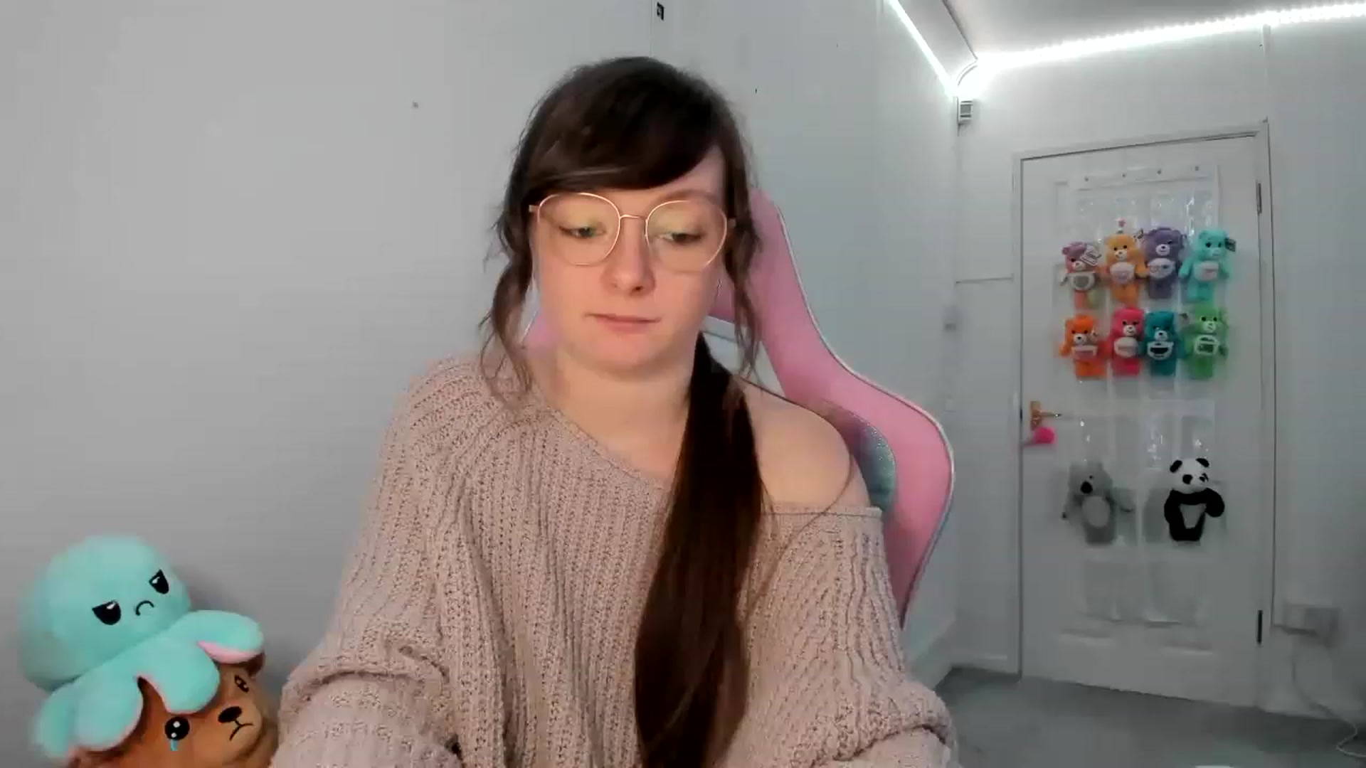 Gallery image thumbnail from JessieBear_'s myfreecams stream on, 02/08/2023, 17:33 image 18 of 20