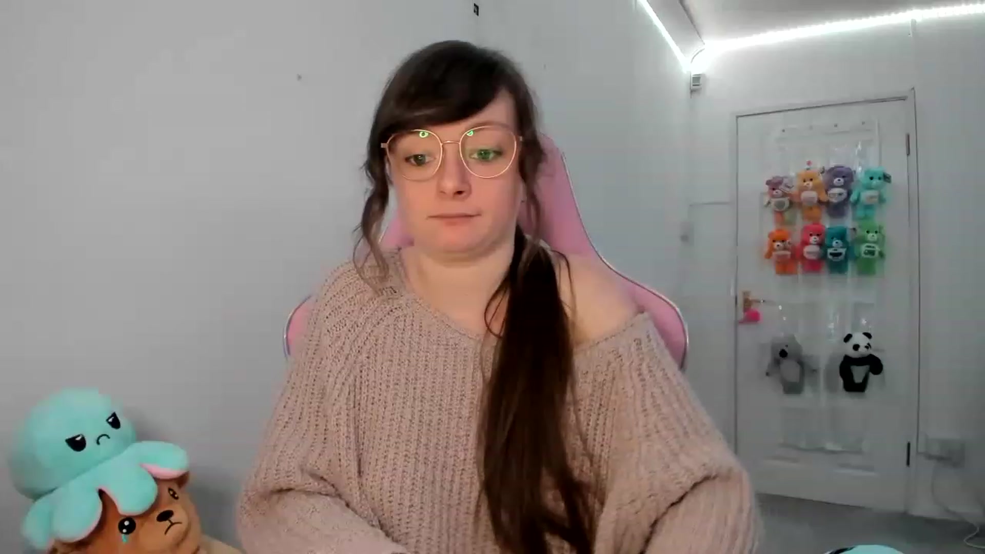 Gallery image thumbnail from JessieBear_'s myfreecams stream on, 02/08/2023, 17:33 image 15 of 20