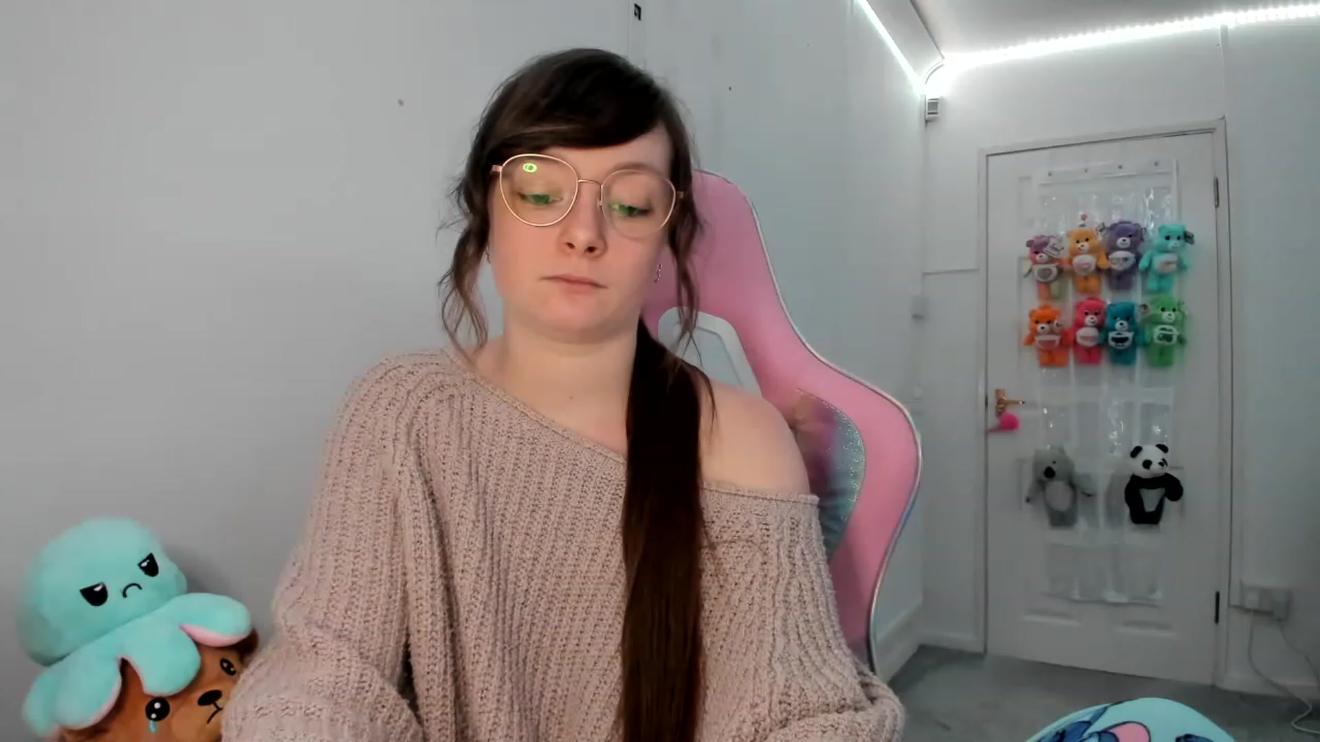 Gallery image thumbnail from JessieBear_'s myfreecams stream on, 02/08/2023, 17:33 image 7 of 20