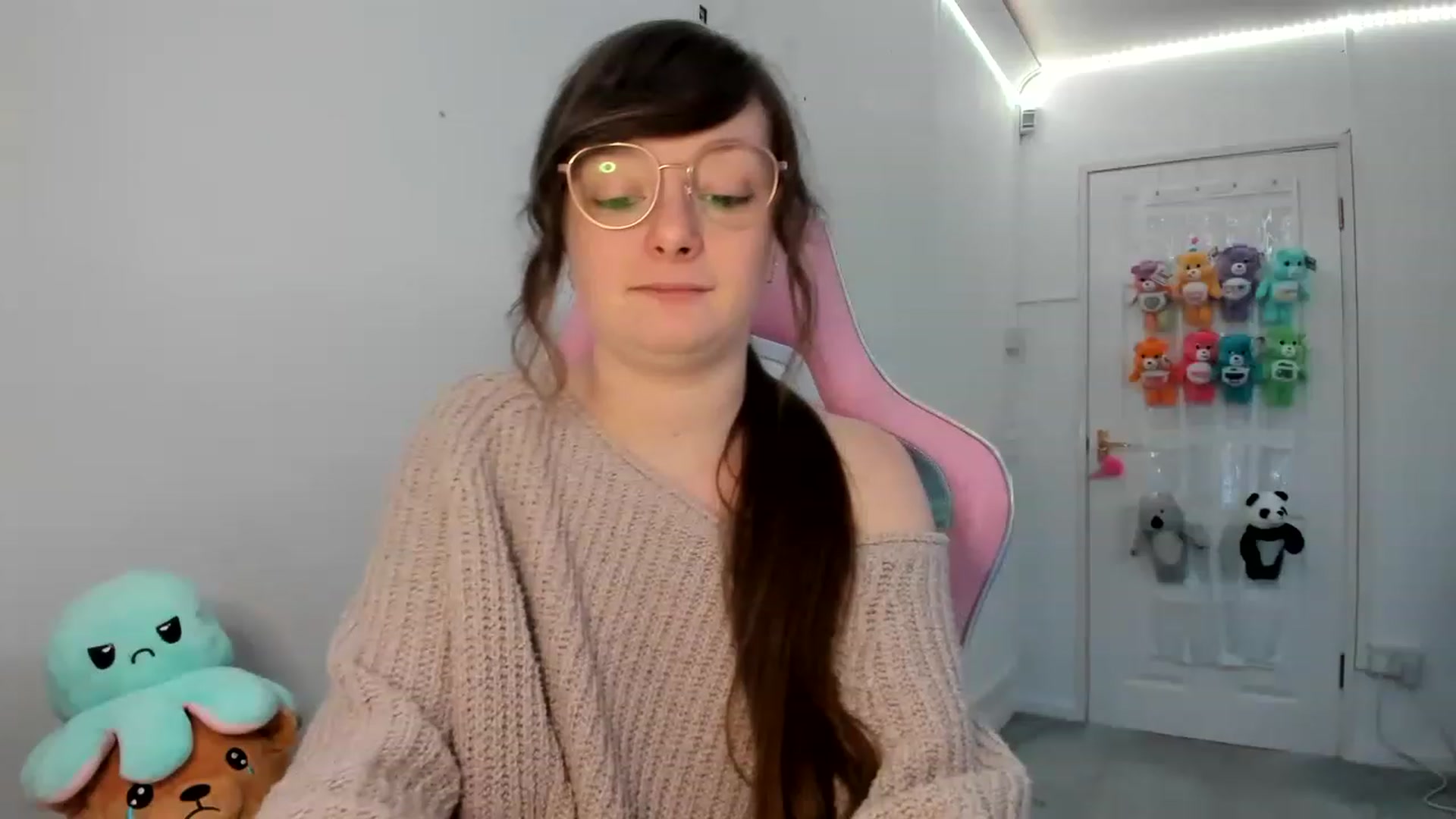 Gallery image thumbnail from JessieBear_'s myfreecams stream on, 02/08/2023, 17:33 image 2 of 20