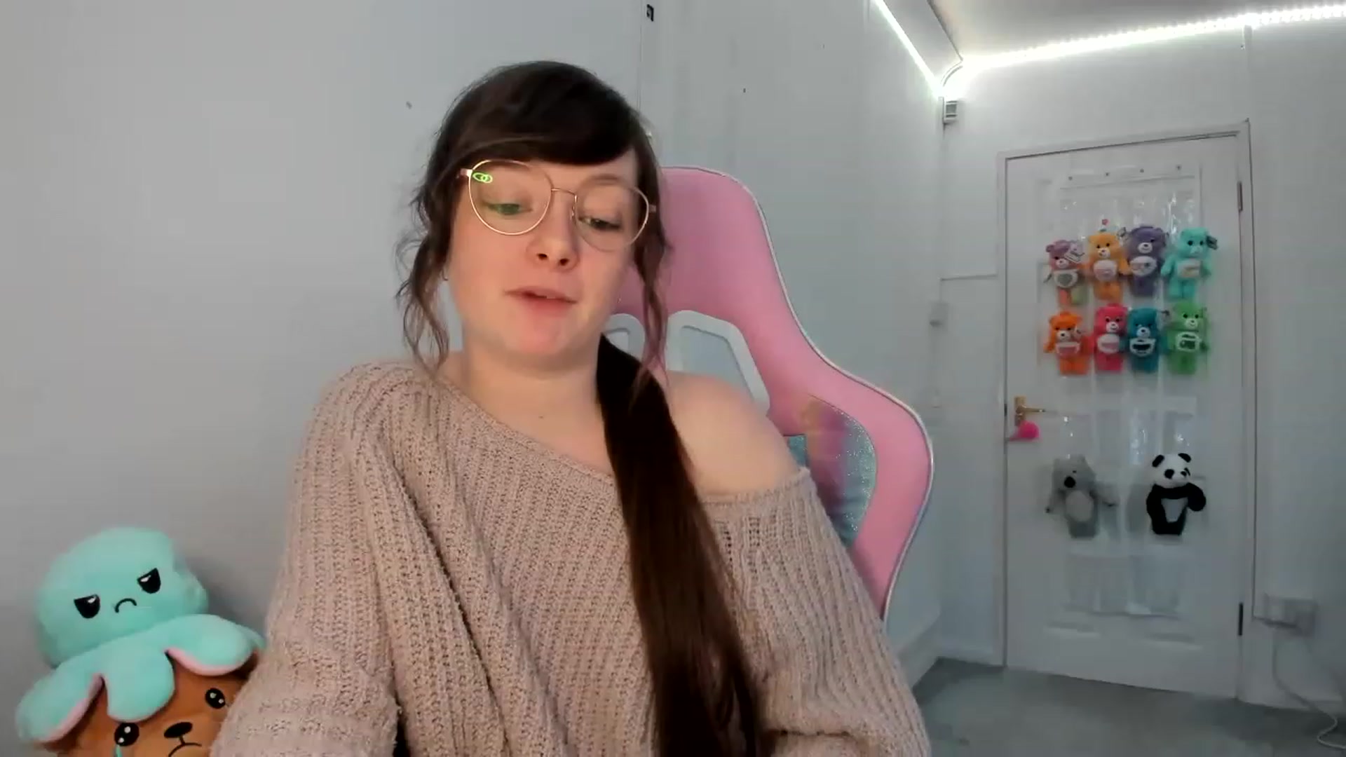 Gallery image thumbnail from JessieBear_'s myfreecams stream on, 02/08/2023, 17:33 image 4 of 20