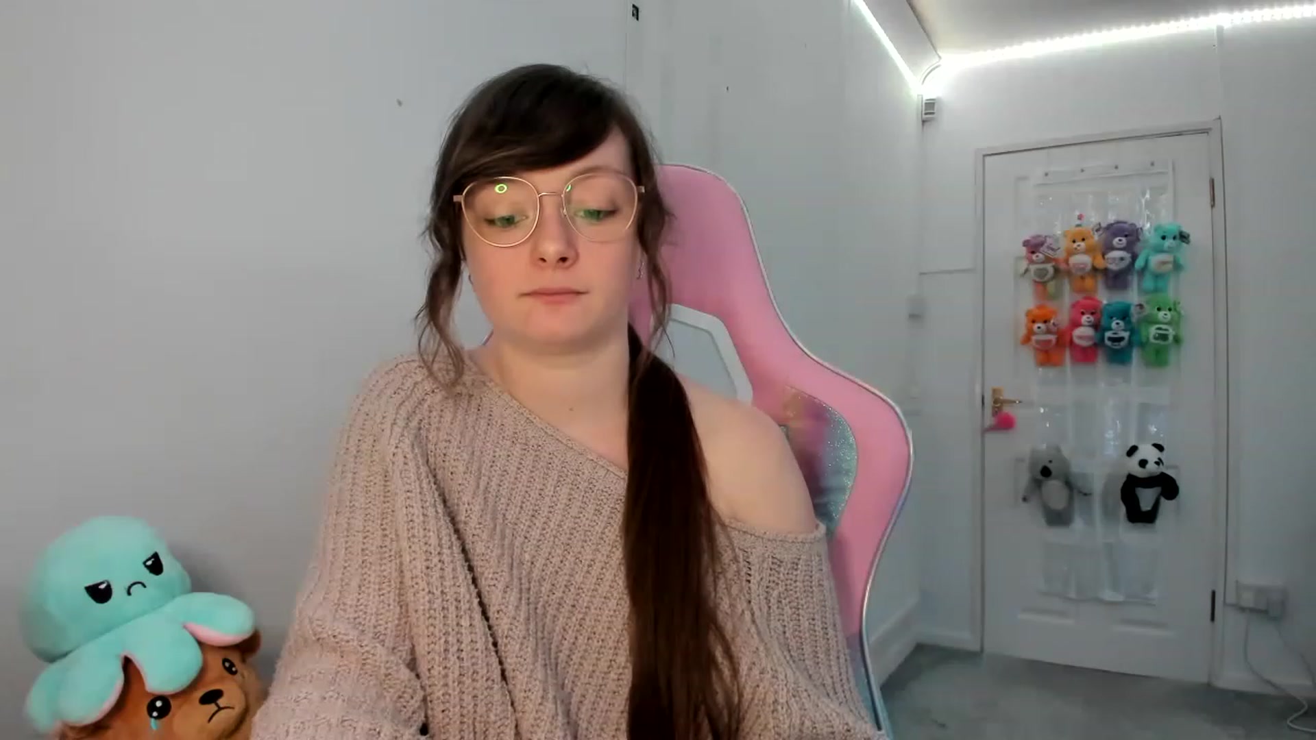 Gallery image thumbnail from JessieBear_'s myfreecams stream on, 02/08/2023, 17:33 image 5 of 20