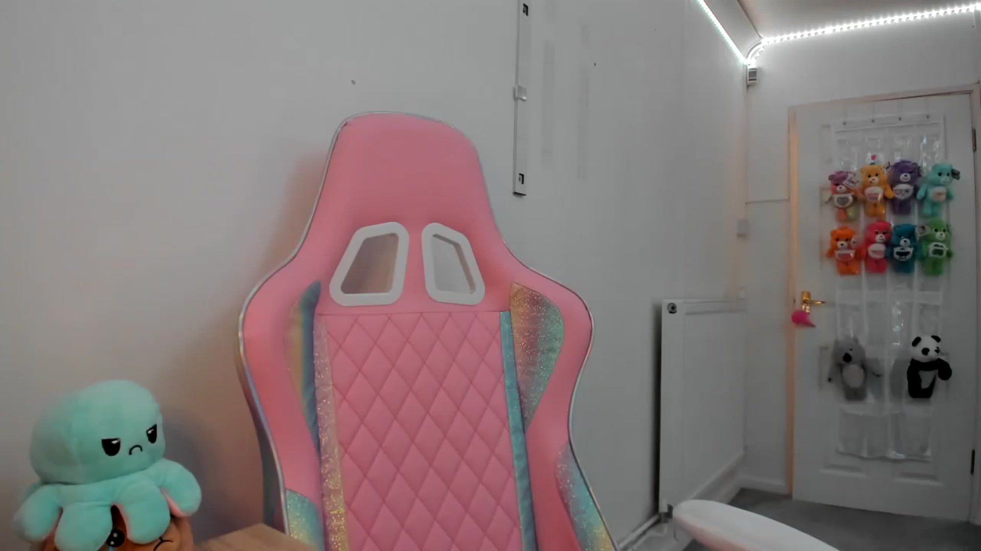 Gallery image thumbnail from JessieBear_'s myfreecams stream on, 02/09/2023, 21:39 image 4 of 20