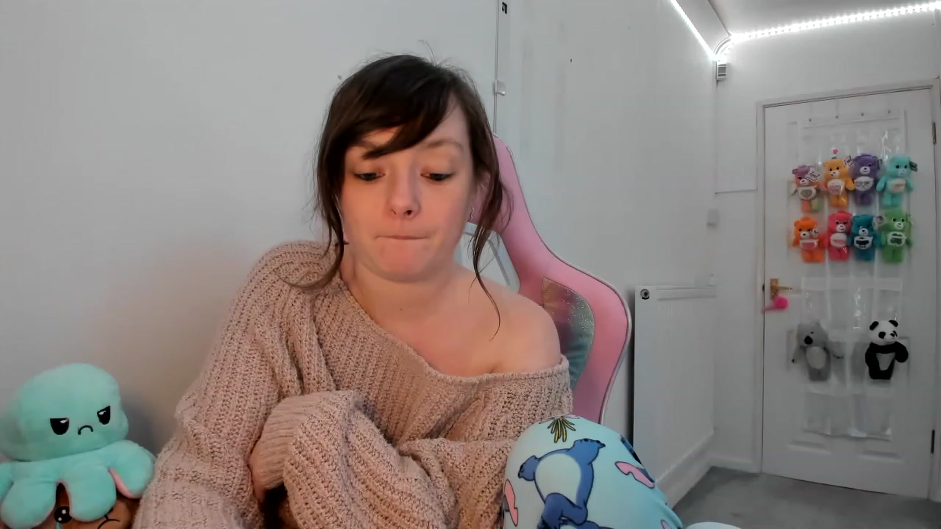 Gallery image thumbnail from JessieBear_'s myfreecams stream on, 02/09/2023, 21:39 image 19 of 20