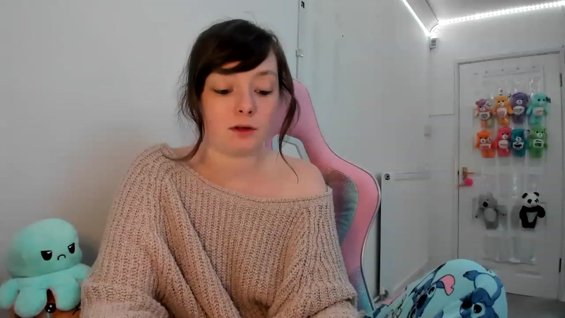 Gallery image thumbnail from JessieBear_'s myfreecams stream on, 02/09/2023, 21:39 image 12 of 20