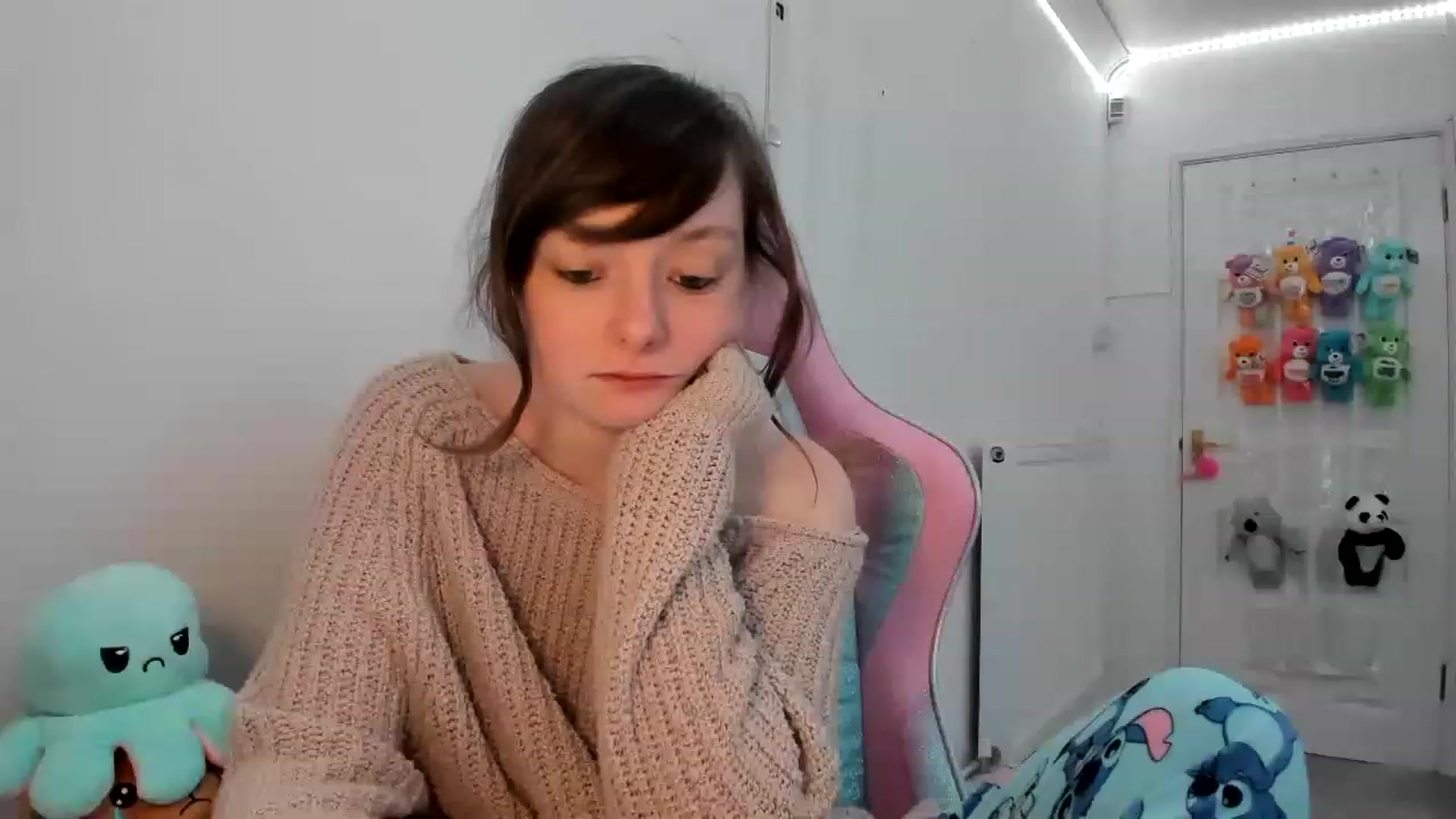 Gallery image thumbnail from JessieBear_'s myfreecams stream on, 02/09/2023, 21:39 image 13 of 20