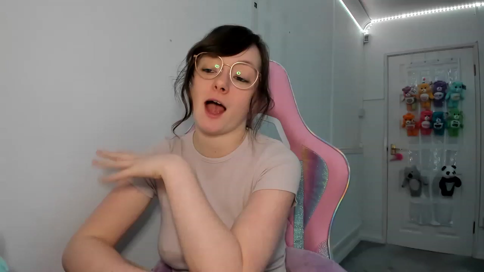 Gallery image thumbnail from JessieBear_'s myfreecams stream on, 02/10/2023, 18:20 image 19 of 20
