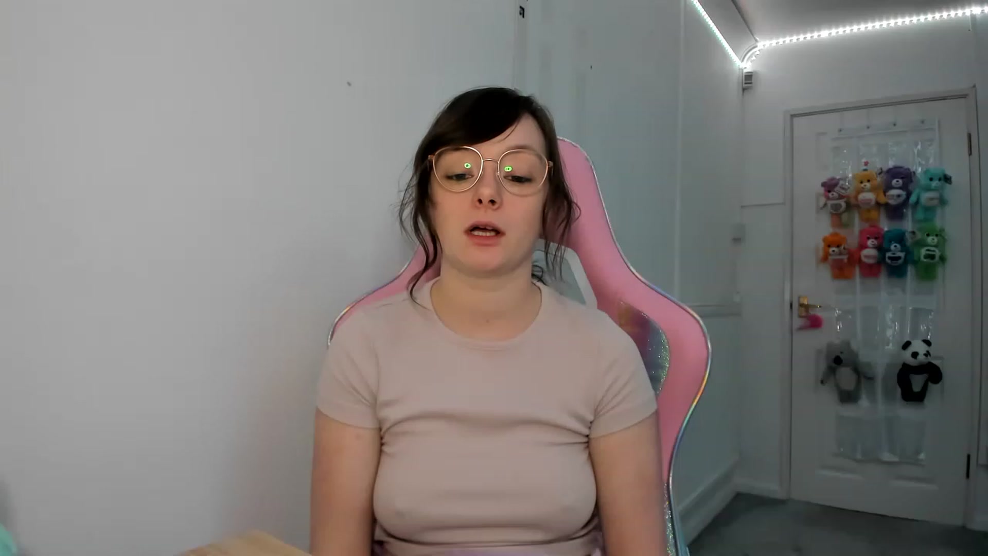 Gallery image thumbnail from JessieBear_'s myfreecams stream on, 02/10/2023, 18:20 image 18 of 20