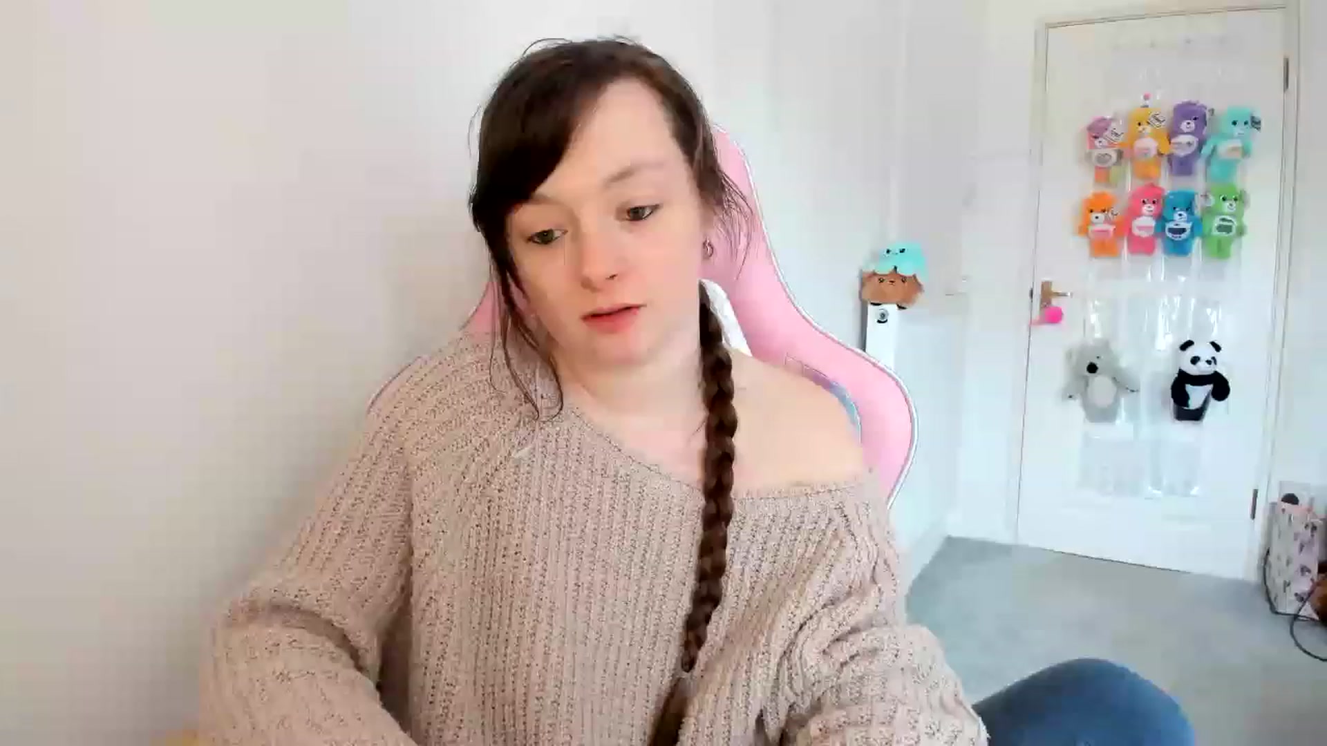 Gallery image thumbnail from JessieBear_'s myfreecams stream on, 03/02/2023, 15:45 image 15 of 20