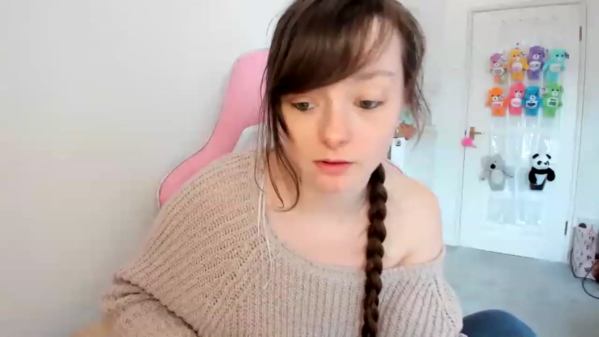 Gallery image thumbnail from JessieBear_'s myfreecams stream on, 03/02/2023, 15:45 image 17 of 20