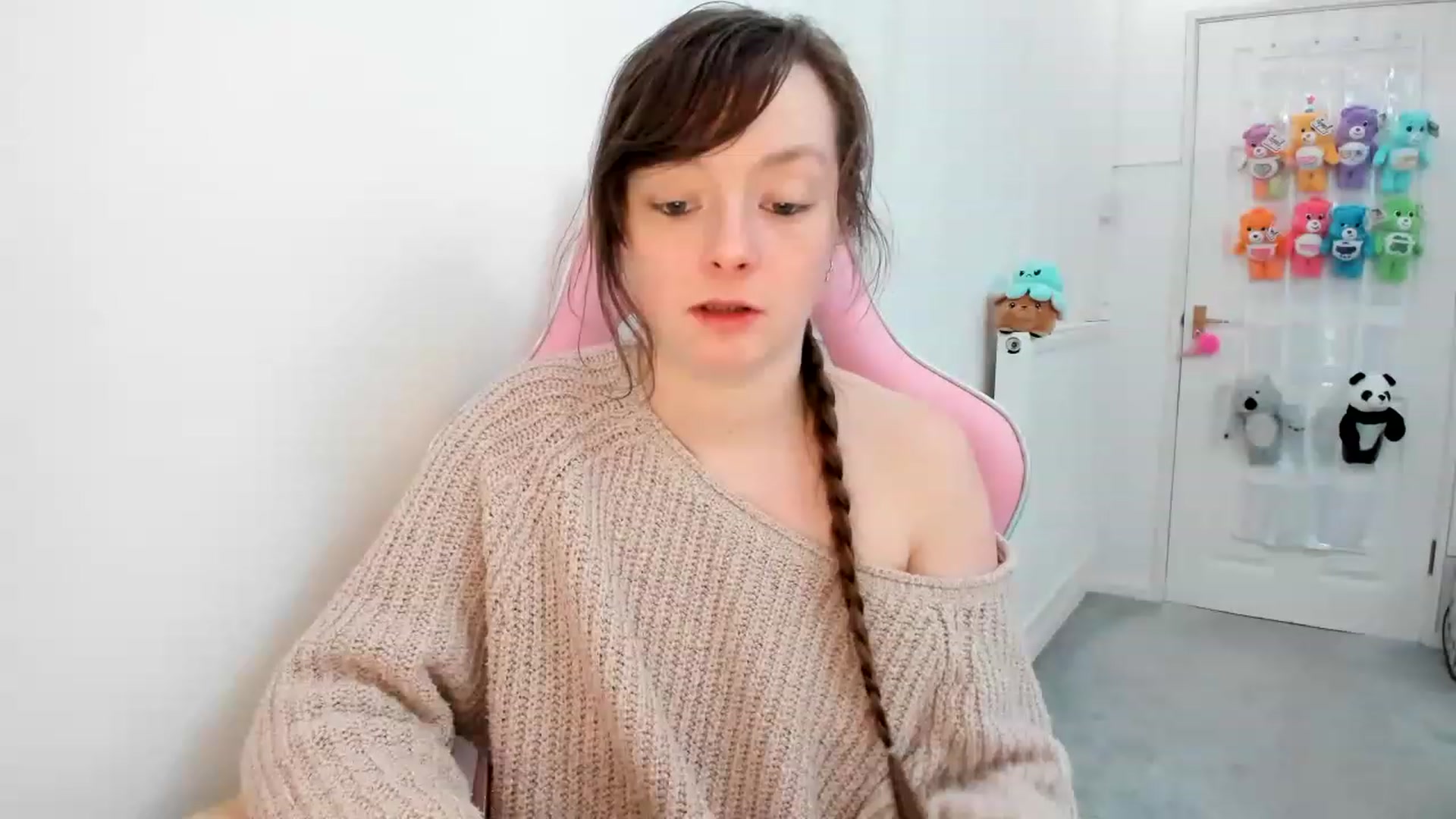 Gallery image thumbnail from JessieBear_'s myfreecams stream on, 03/02/2023, 20:18 image 14 of 20