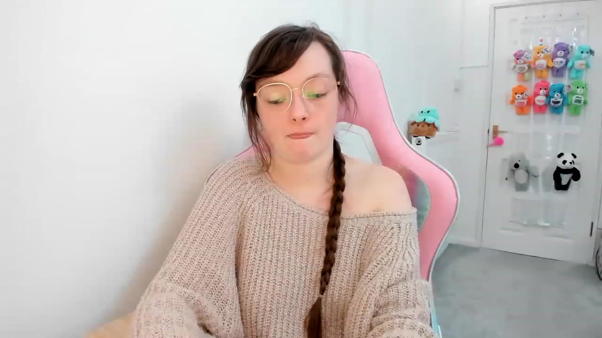 Gallery image thumbnail from JessieBear_'s myfreecams stream on, 03/02/2023, 21:51 image 18 of 20