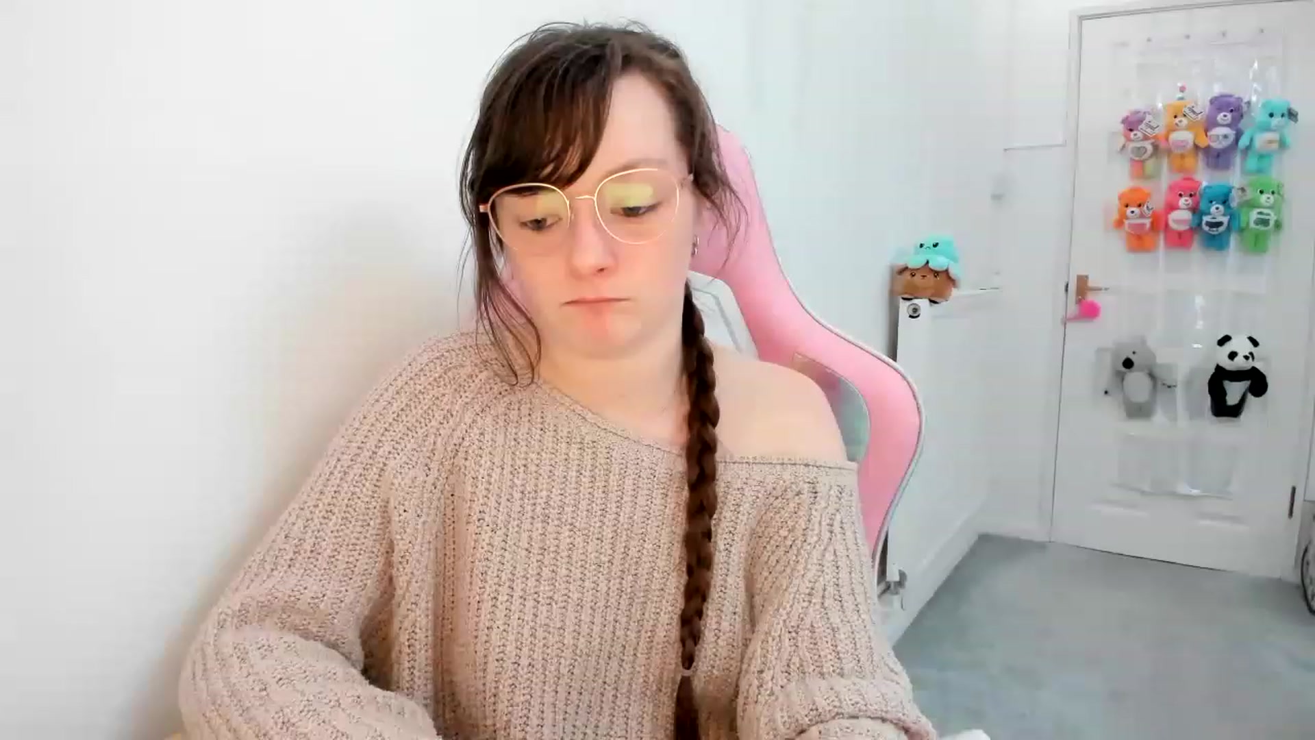 Gallery image thumbnail from JessieBear_'s myfreecams stream on, 03/02/2023, 21:51 image 6 of 20