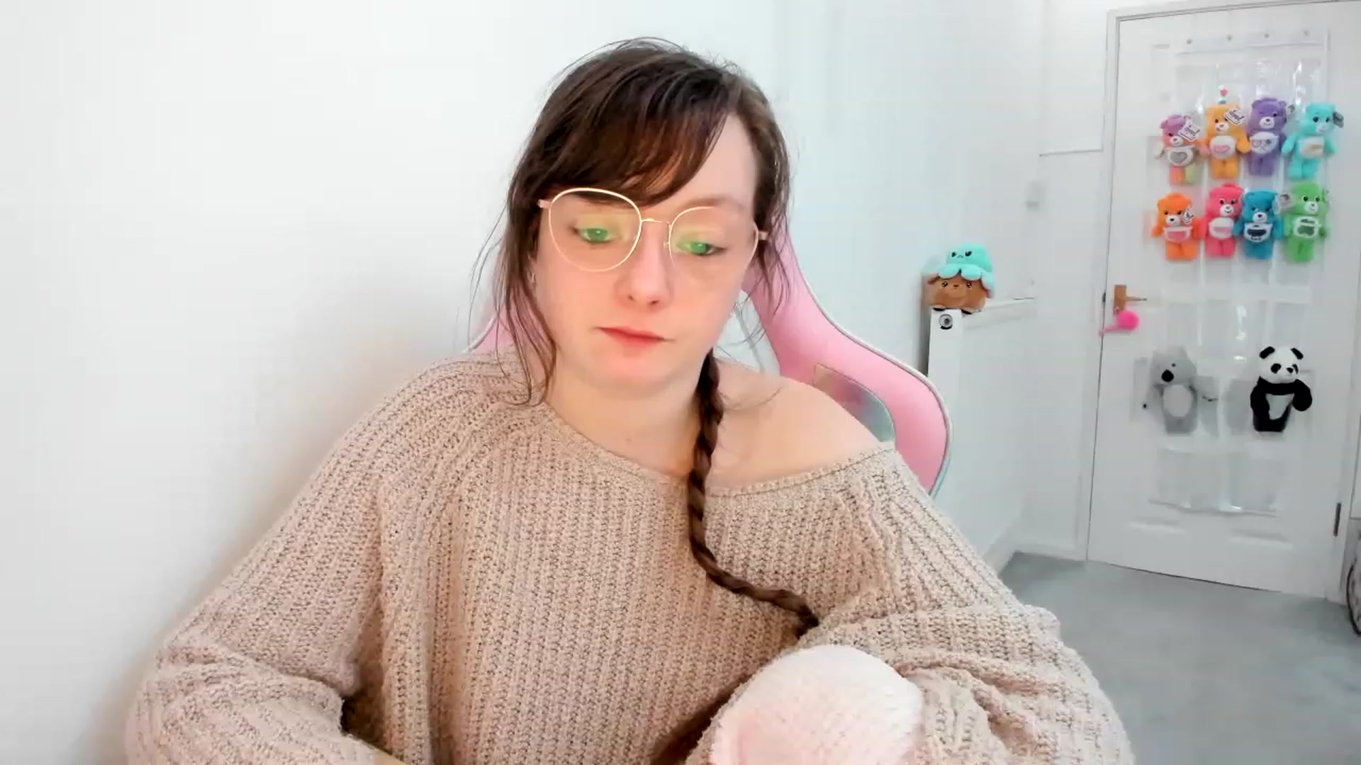 Gallery image thumbnail from JessieBear_'s myfreecams stream on, 03/02/2023, 21:51 image 9 of 20