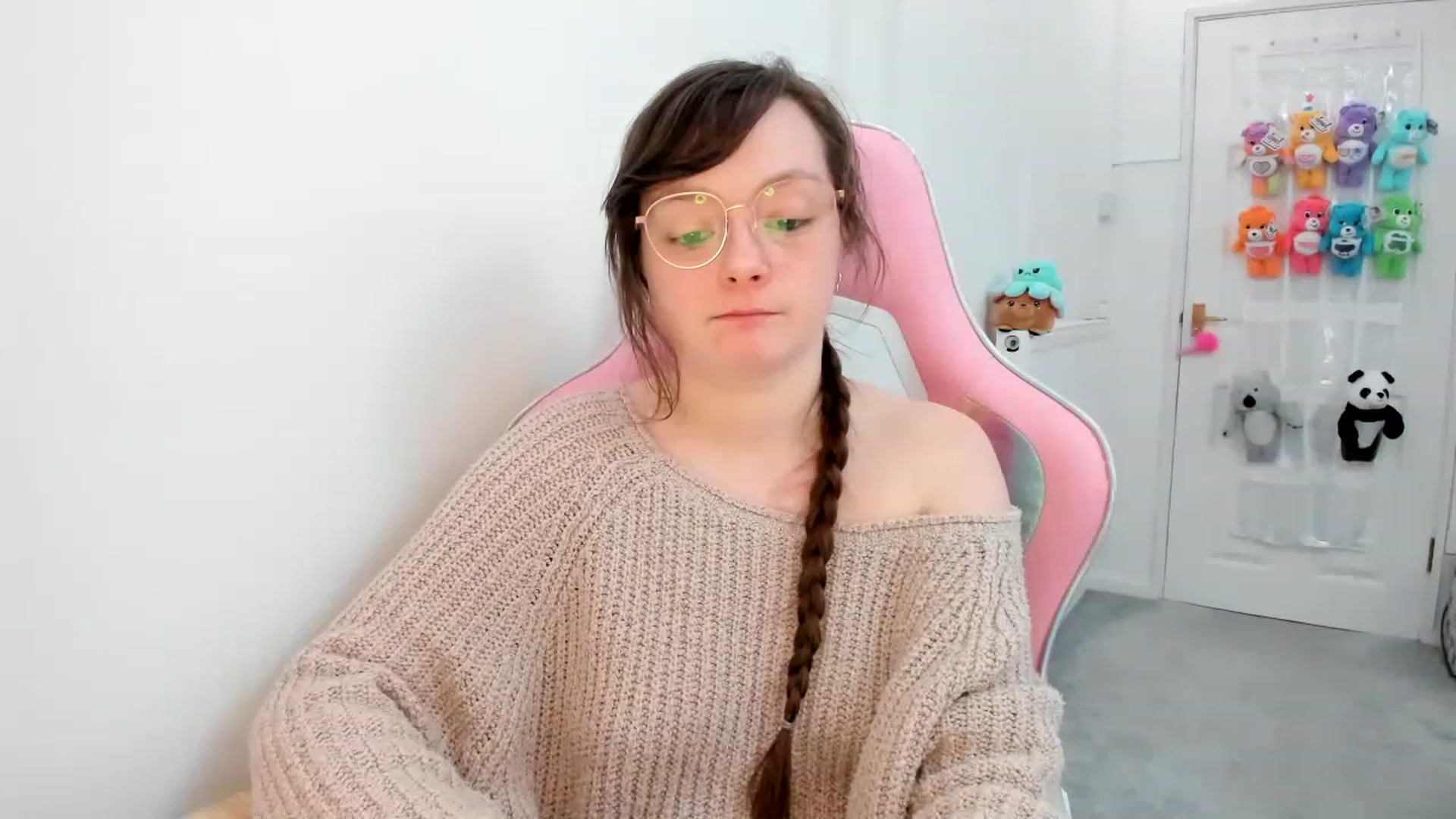 Gallery image thumbnail from JessieBear_'s myfreecams stream on, 03/02/2023, 21:51 image 19 of 20