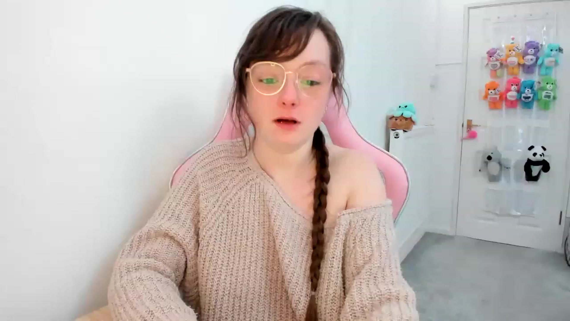 Gallery image thumbnail from JessieBear_'s myfreecams stream on, 03/02/2023, 21:51 image 1 of 20