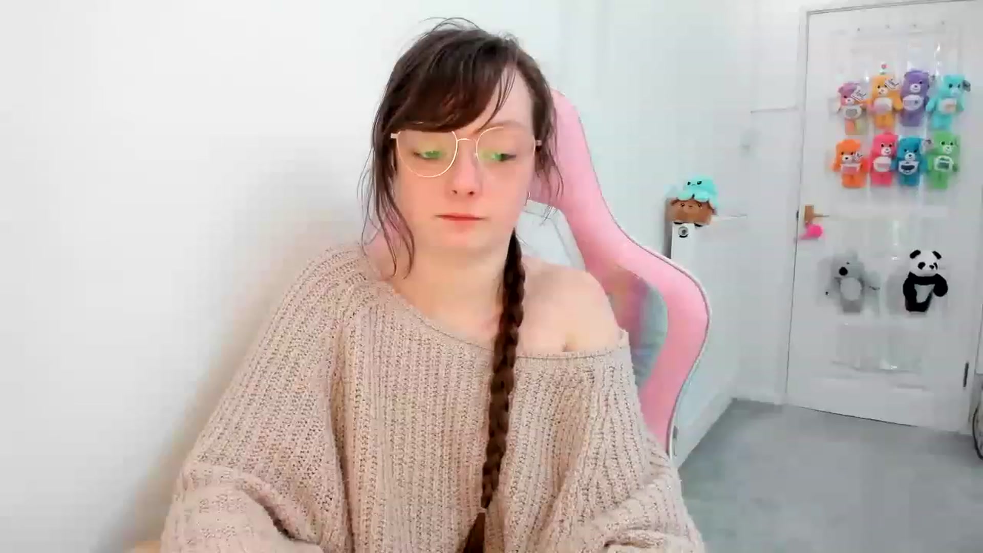 Gallery image thumbnail from JessieBear_'s myfreecams stream on, 03/02/2023, 21:51 image 14 of 20