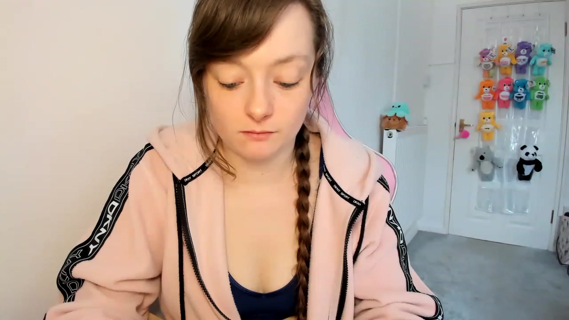 Gallery image thumbnail from JessieBear_'s myfreecams stream on, 03/03/2023, 16:14 image 1 of 20