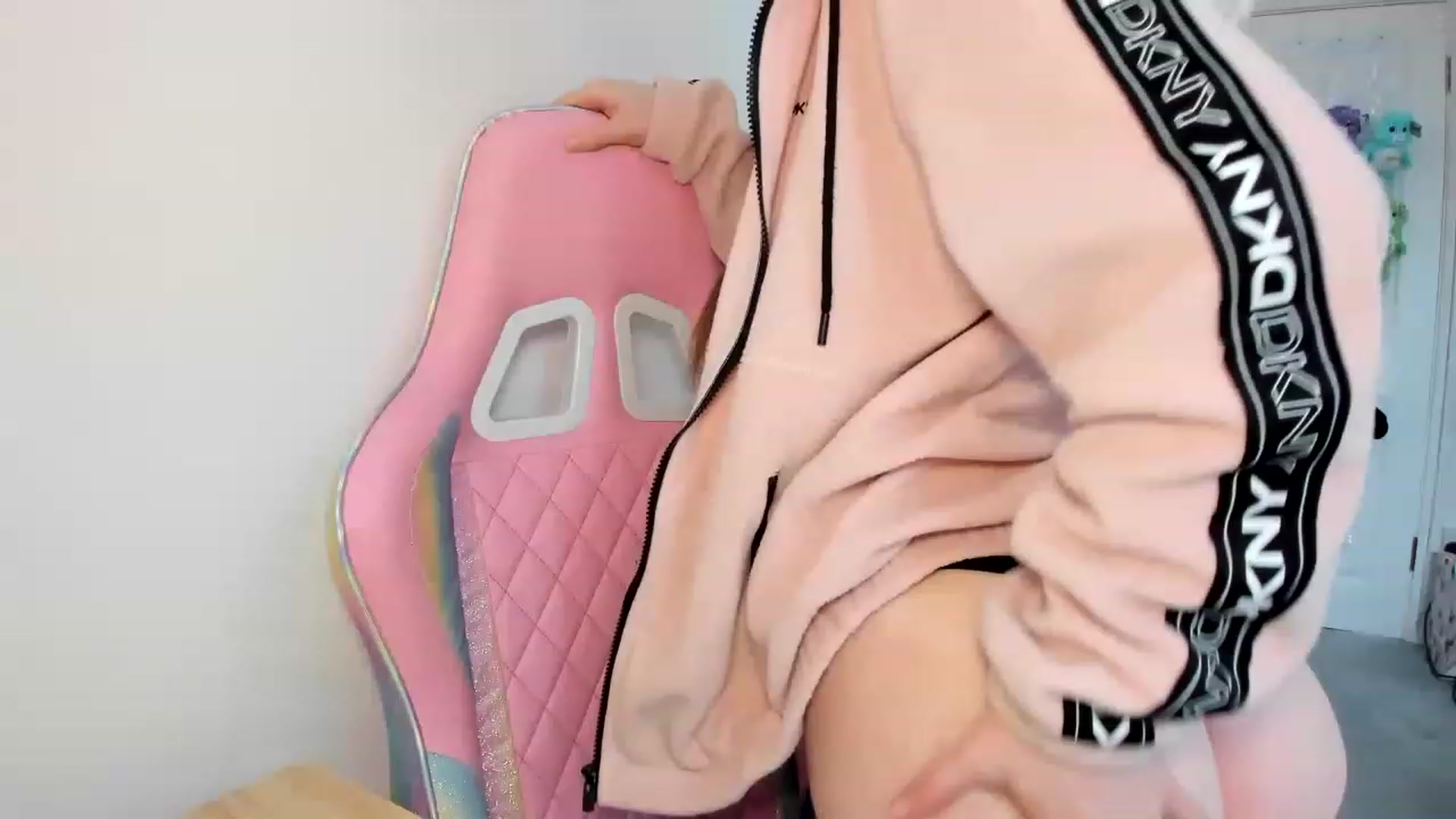 Gallery image thumbnail from JessieBear_'s myfreecams stream on, 03/03/2023, 16:14 image 4 of 20