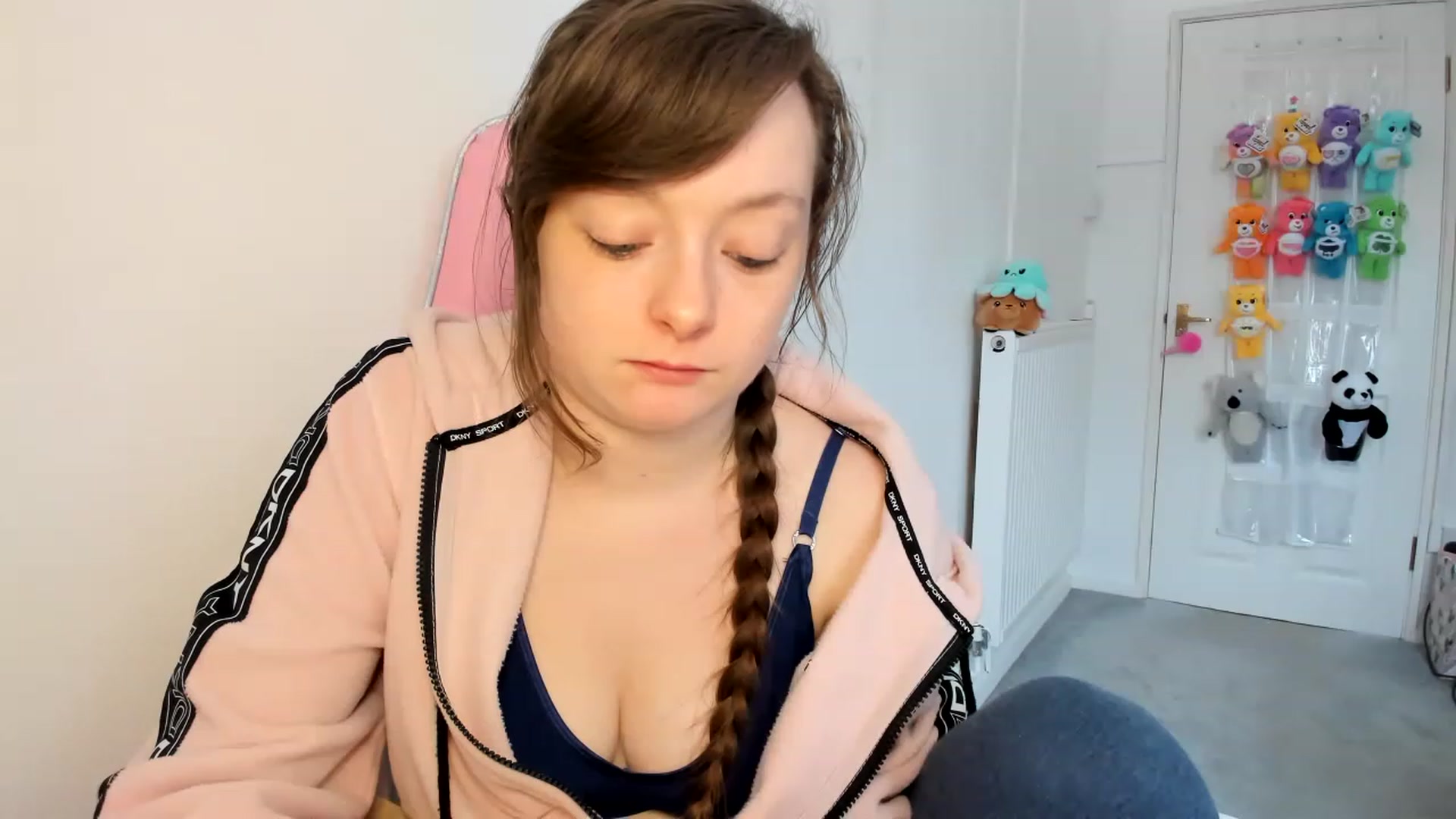 Gallery image thumbnail from JessieBear_'s myfreecams stream on, 03/03/2023, 16:14 image 20 of 20
