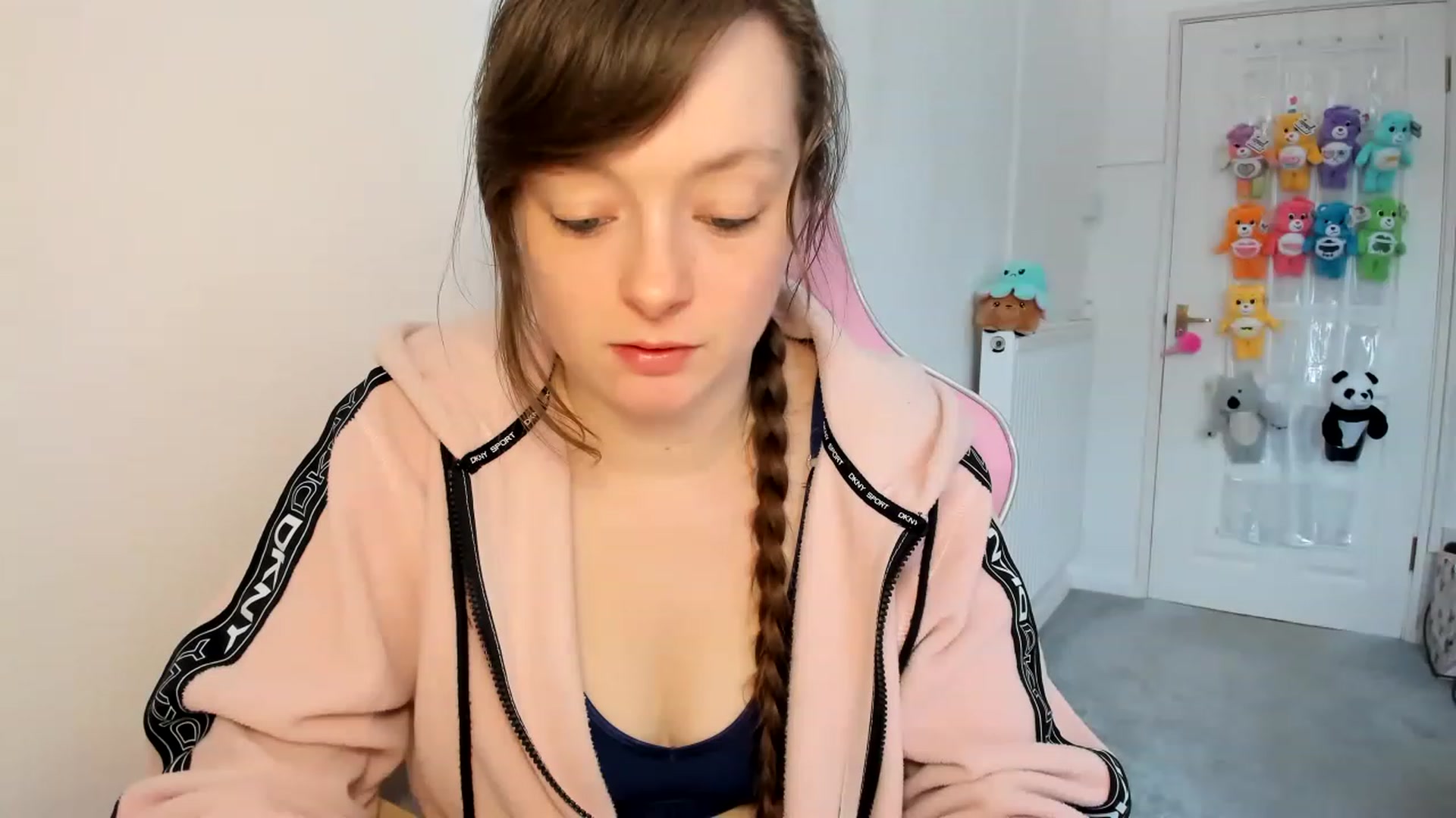 Gallery image thumbnail from JessieBear_'s myfreecams stream on, 03/03/2023, 16:14 image 2 of 20