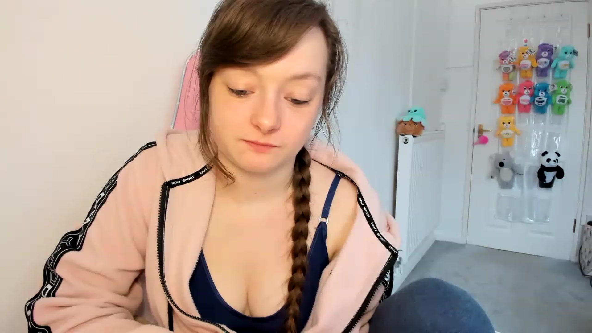 Gallery image thumbnail from JessieBear_'s myfreecams stream on, 03/03/2023, 16:14 image 11 of 20