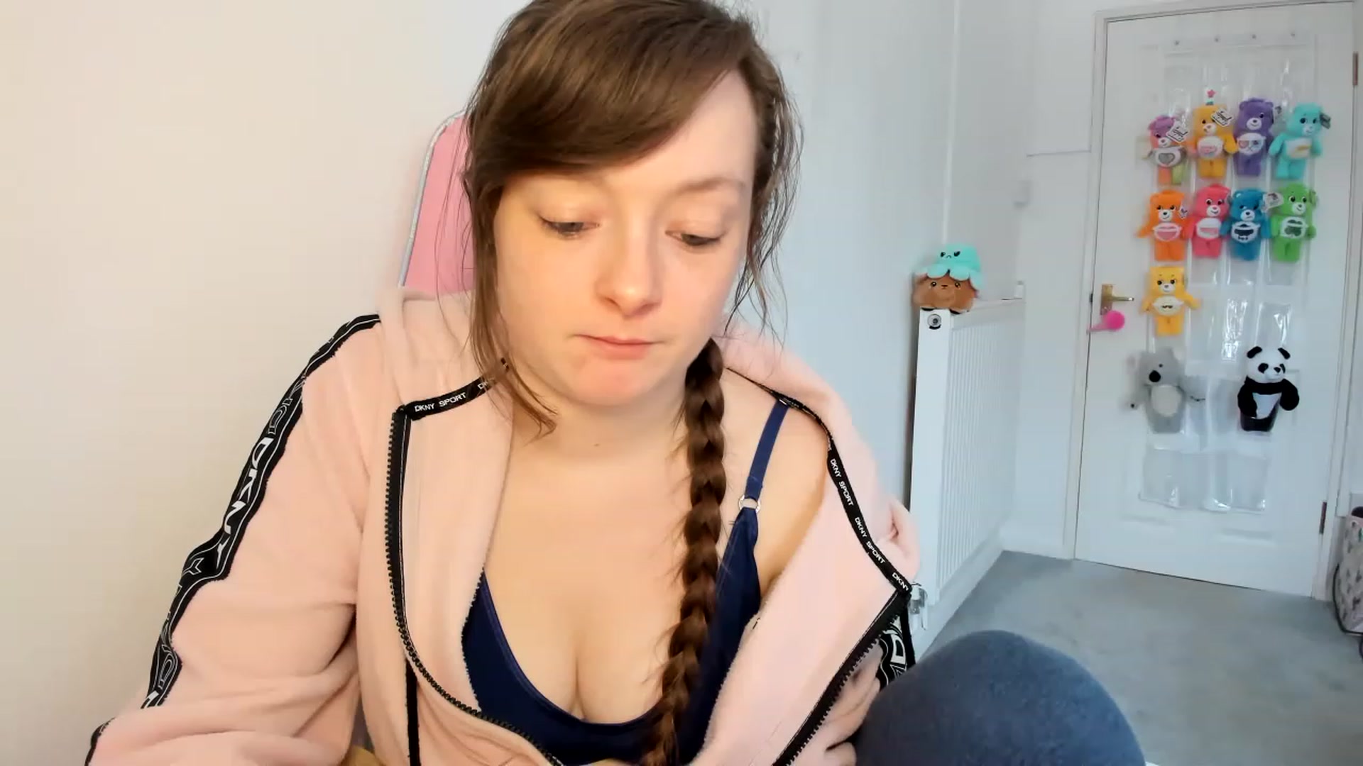 Gallery image thumbnail from JessieBear_'s myfreecams stream on, 03/03/2023, 16:14 image 17 of 20