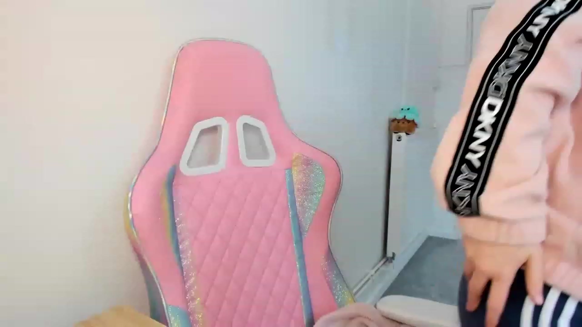 Gallery image thumbnail from JessieBear_'s myfreecams stream on, 03/03/2023, 16:14 image 3 of 20